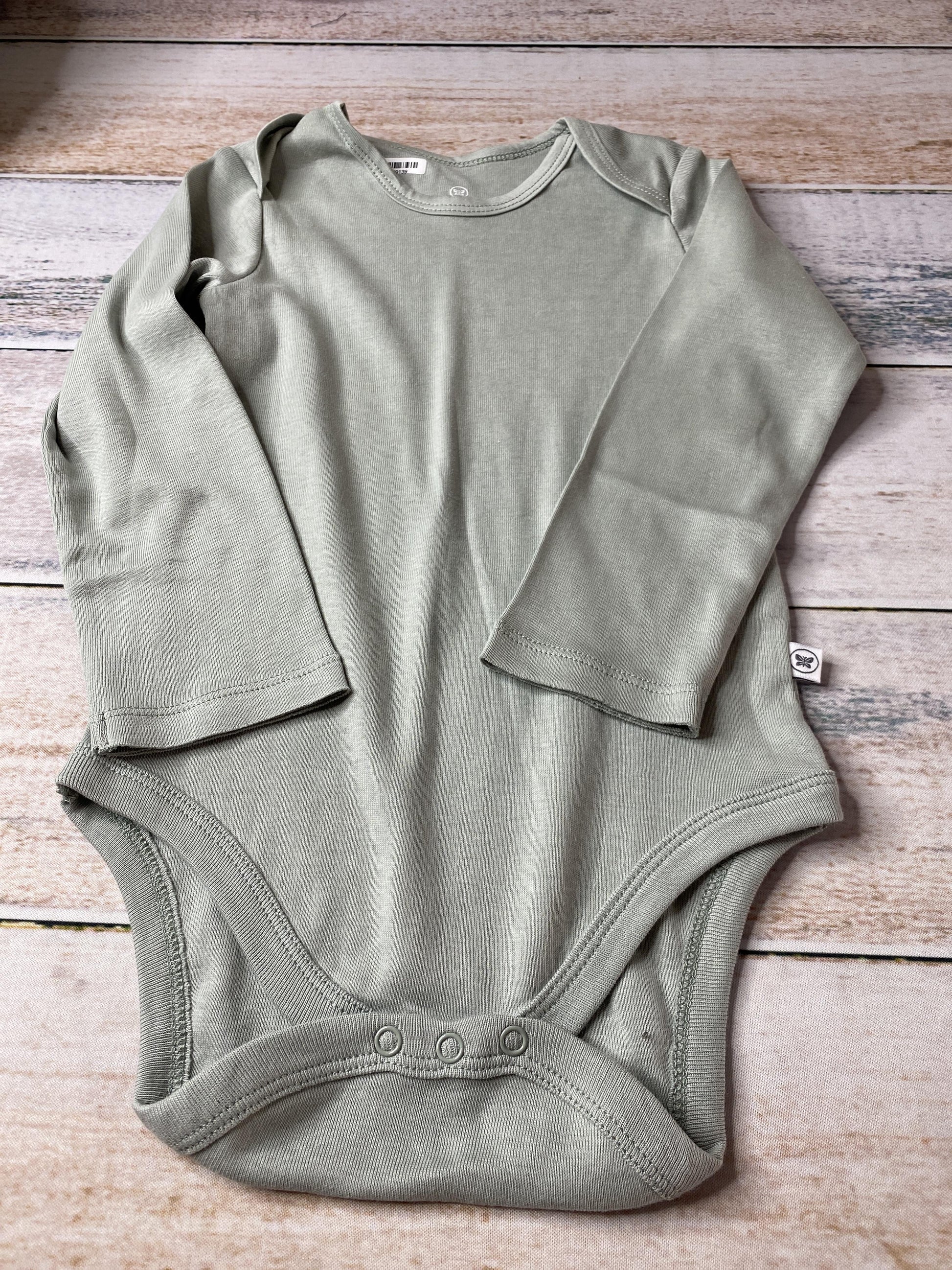 Honest co Unisex Mint Onesie Size: 18 months Mint