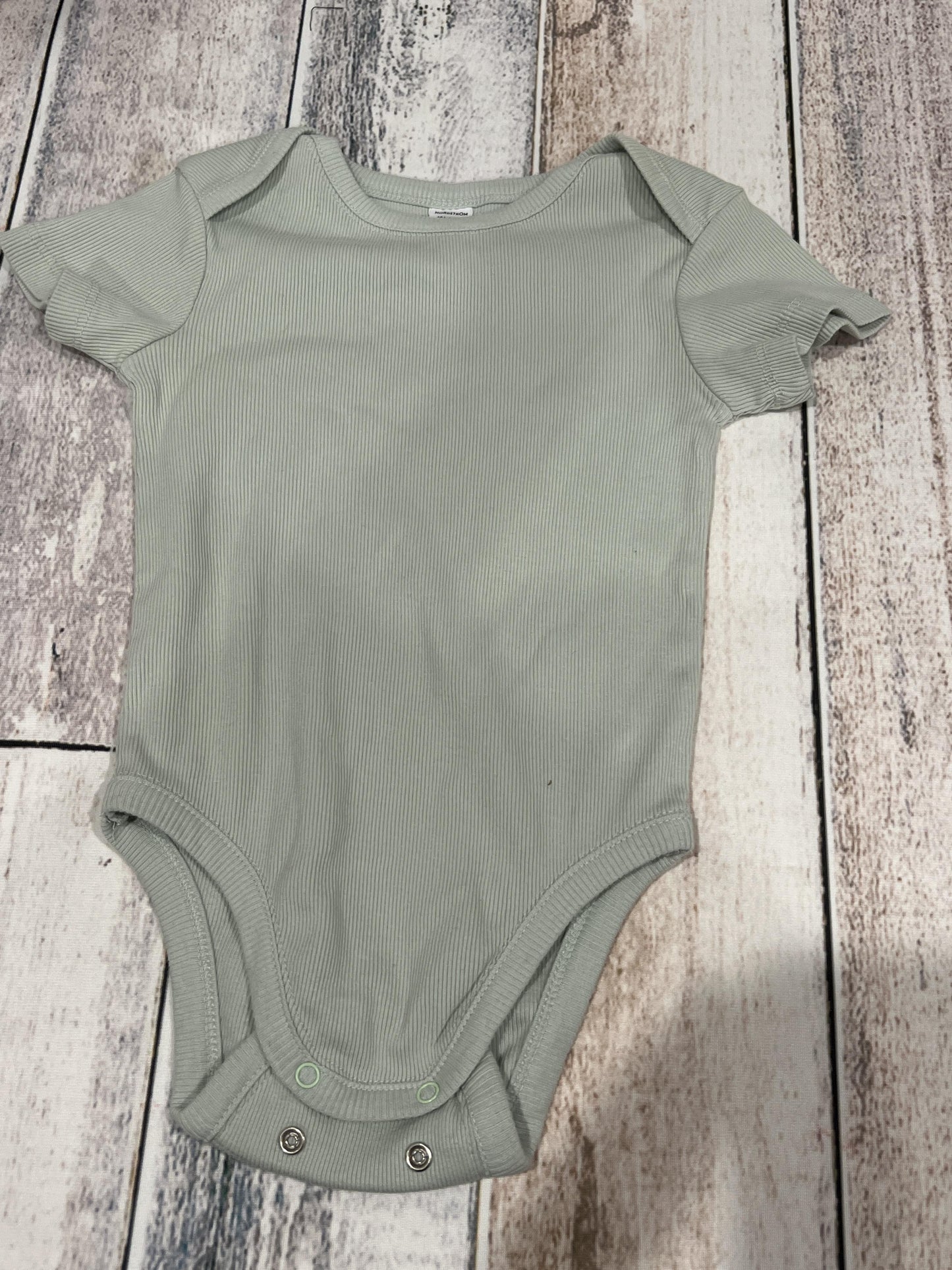 Unisex Mint Onesie Size: 18-24 months Mint