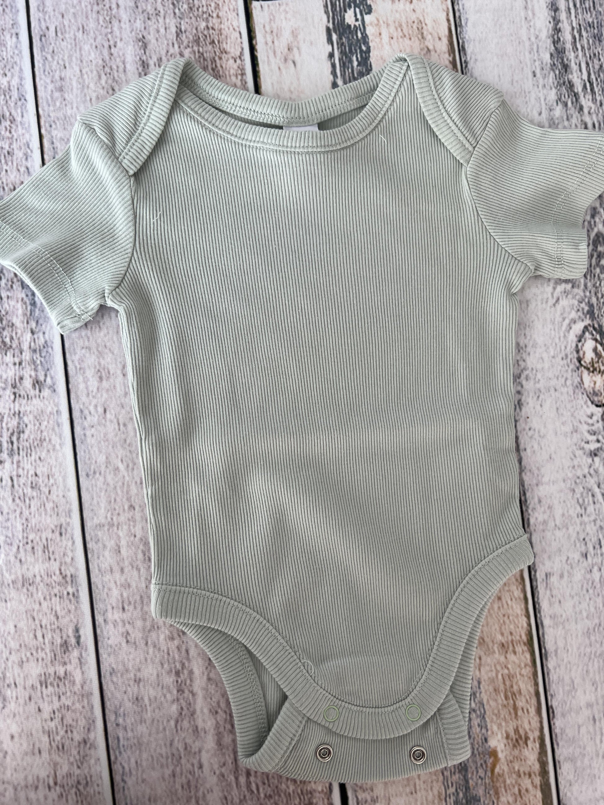Nordstrom Unisex Mint Onesie Size: 9-12 Months Mint