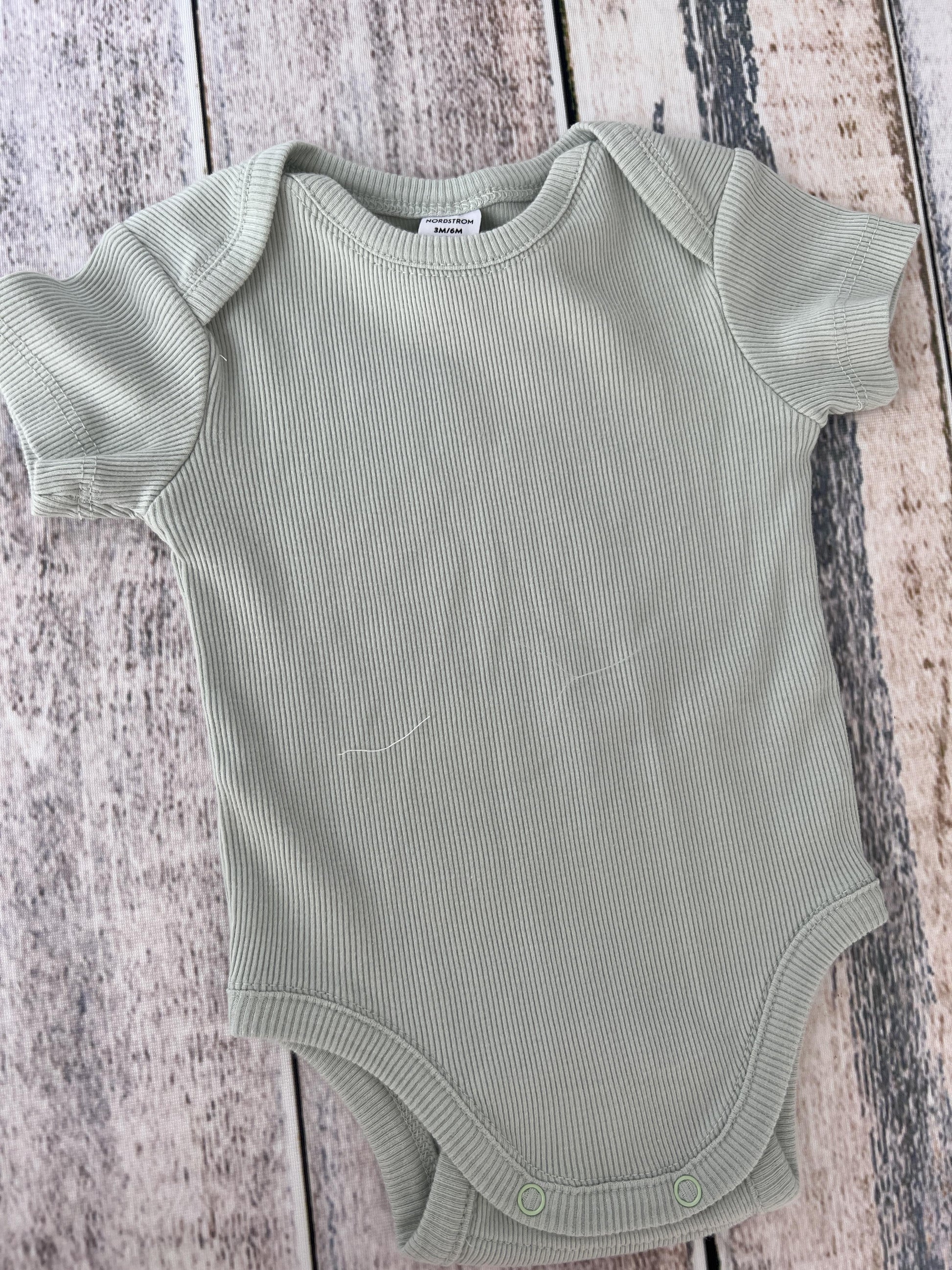 Nordstrom Unisex Mint Onesie Size: 3-6 months Mint