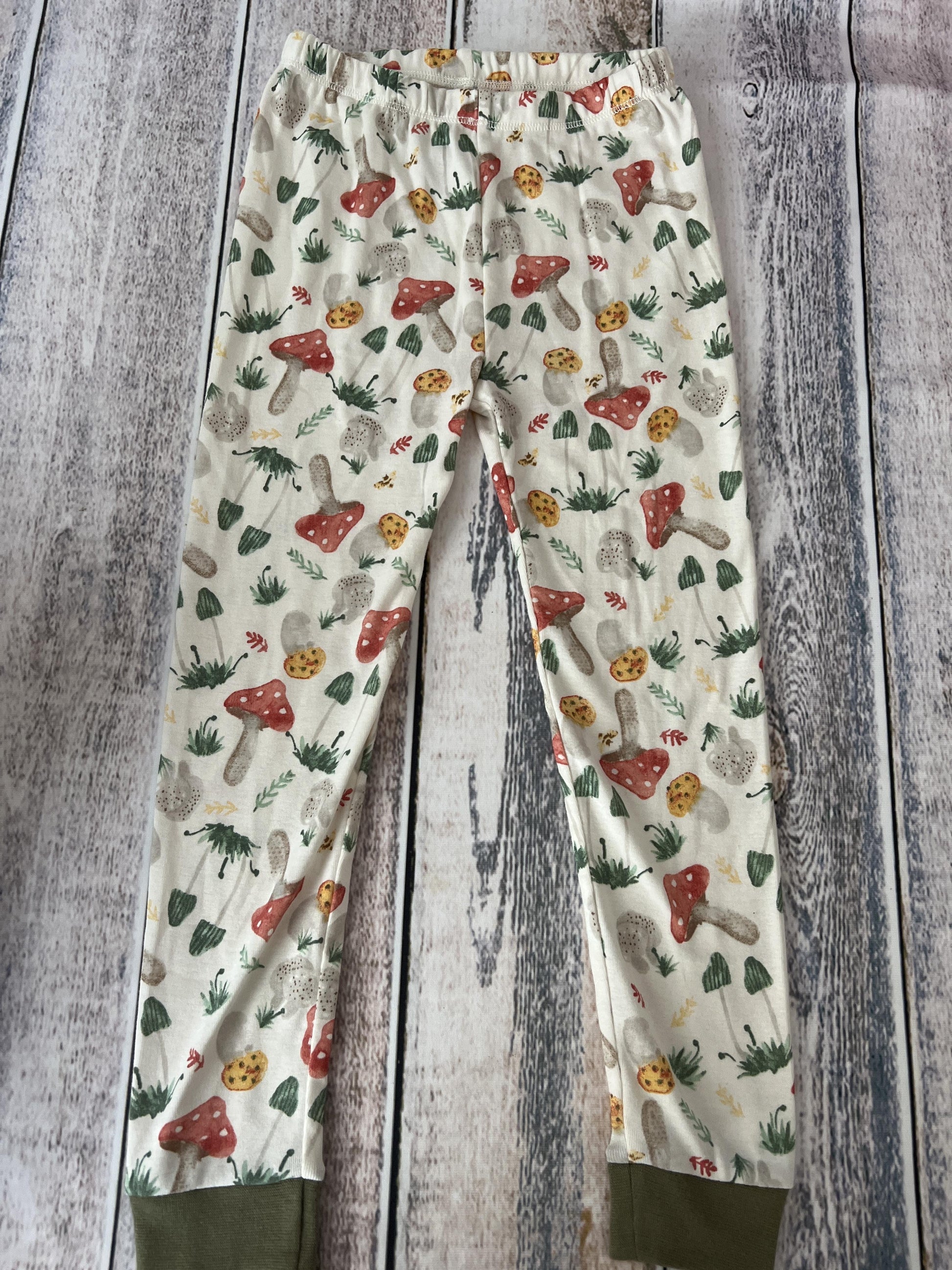 Burt's Bees Unisex Mushrooms Pajamas Size: 5 Mushrooms