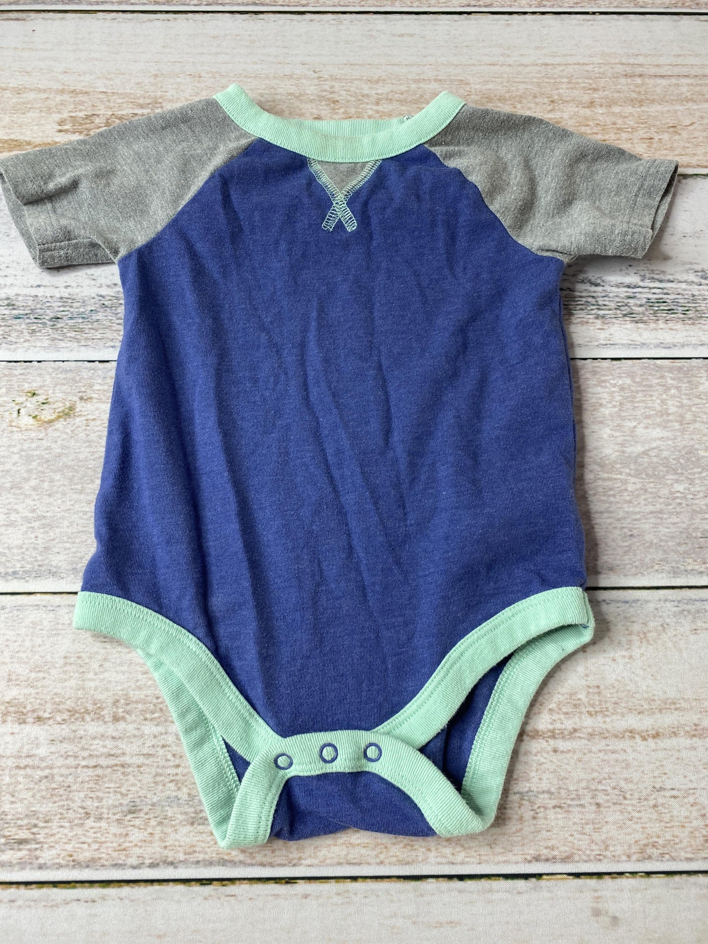 Cat & Jack Boys Navy Blue | Grey | light green Onesie Size: 6-9 months Navy Blue | Grey | light green
