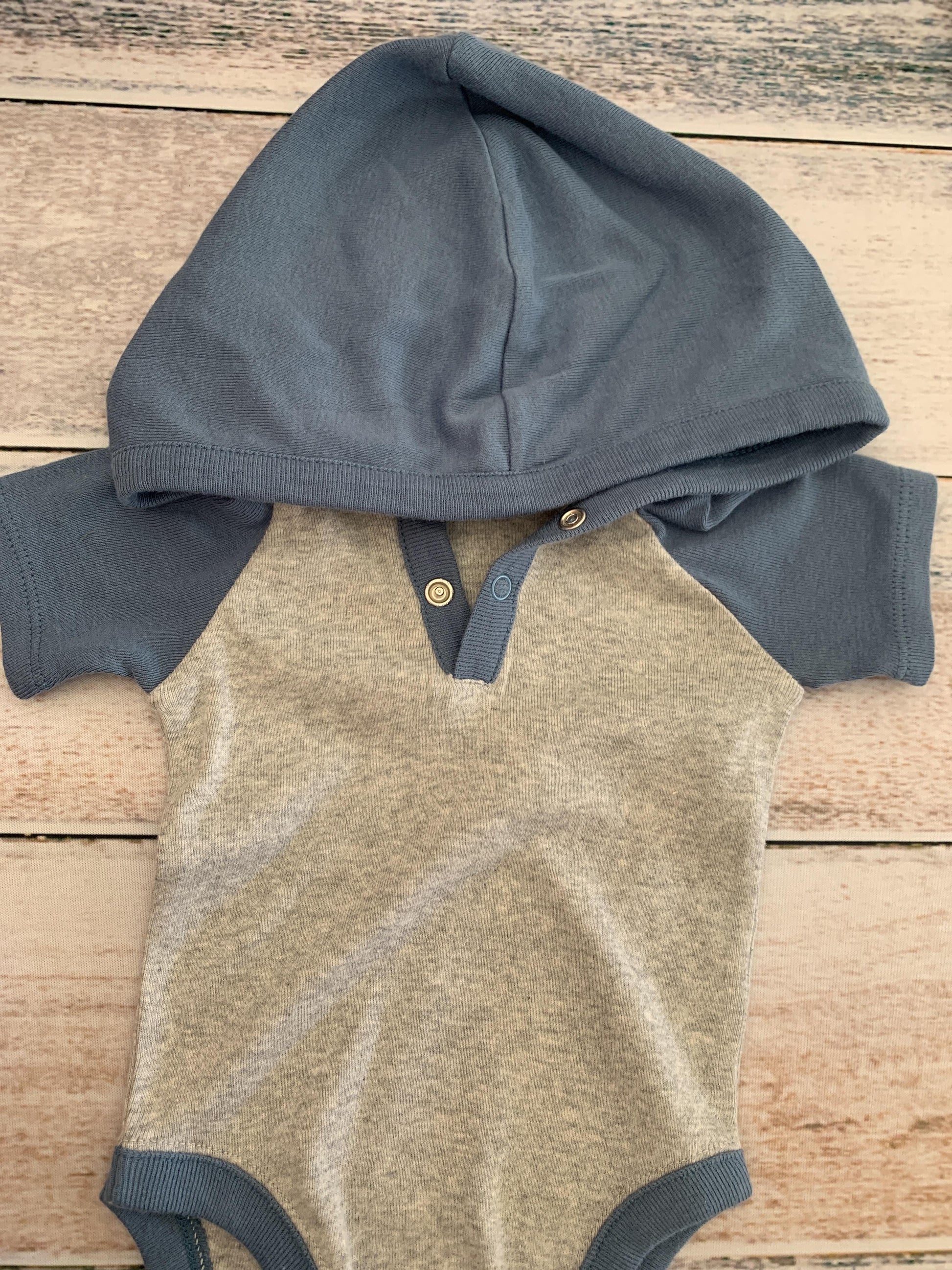 Boys Navy Blue | Grey Onesie Size: 9 months Navy Blue | Grey