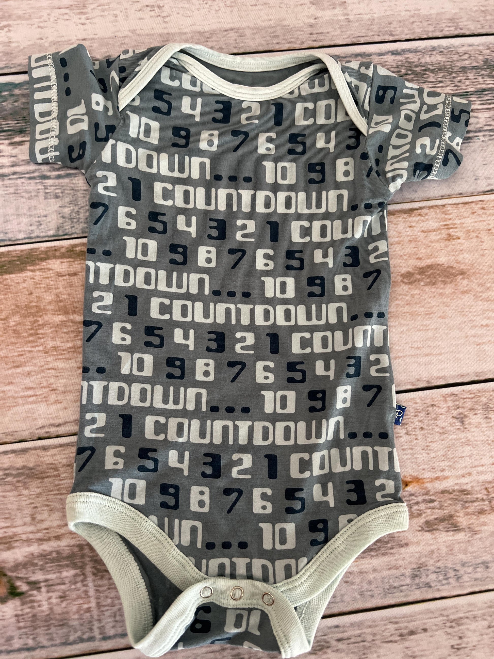 KicKee Pants Boys Navy Blue | Light Blue | Numbers Onesie Size: 3-6 months Navy Blue | Light Blue | Numbers