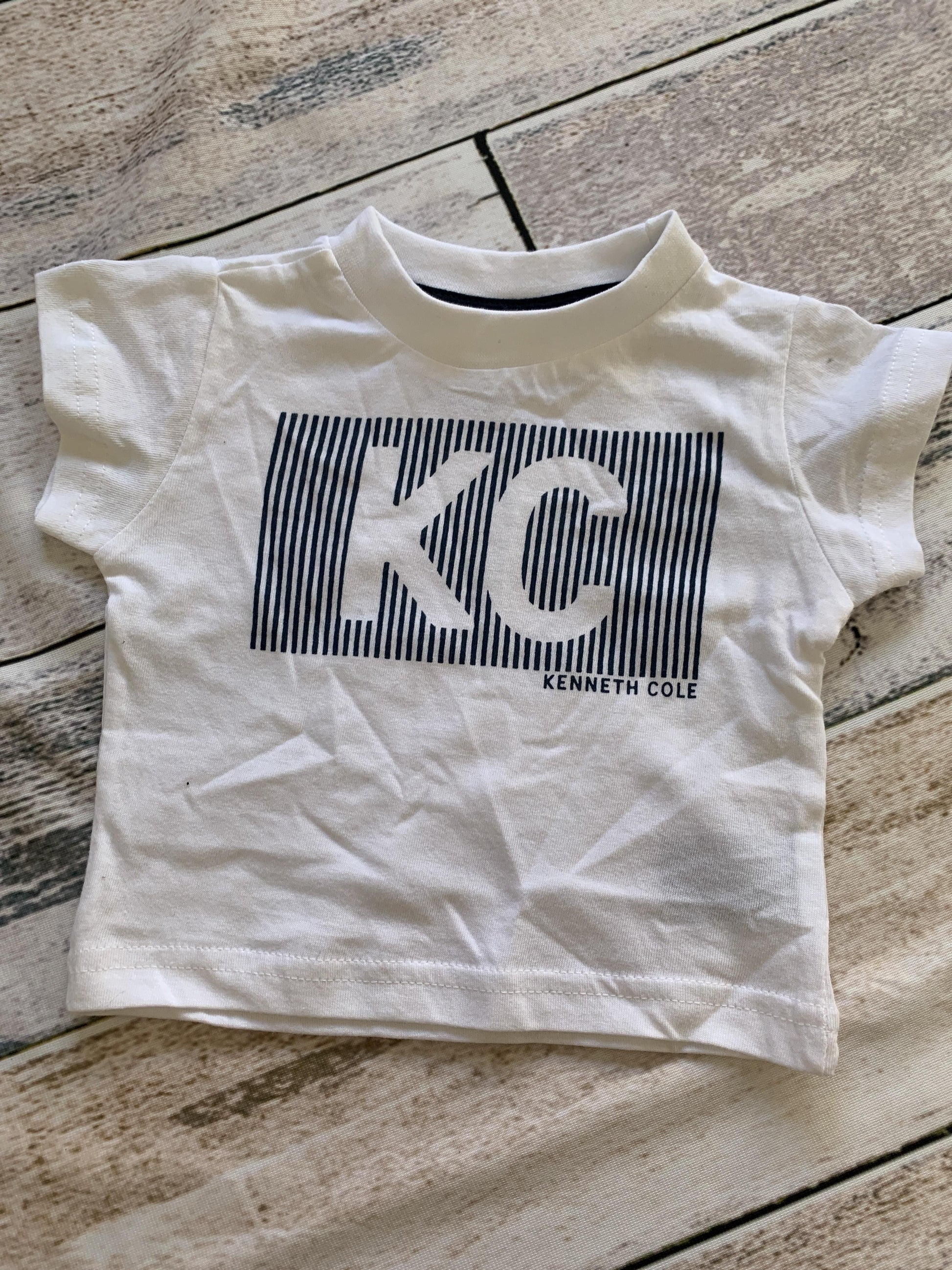 Kenneth Cole Boys Navy Blue | White | Graphic T-Shirt Size: 6-9 months Navy Blue | White | Graphic