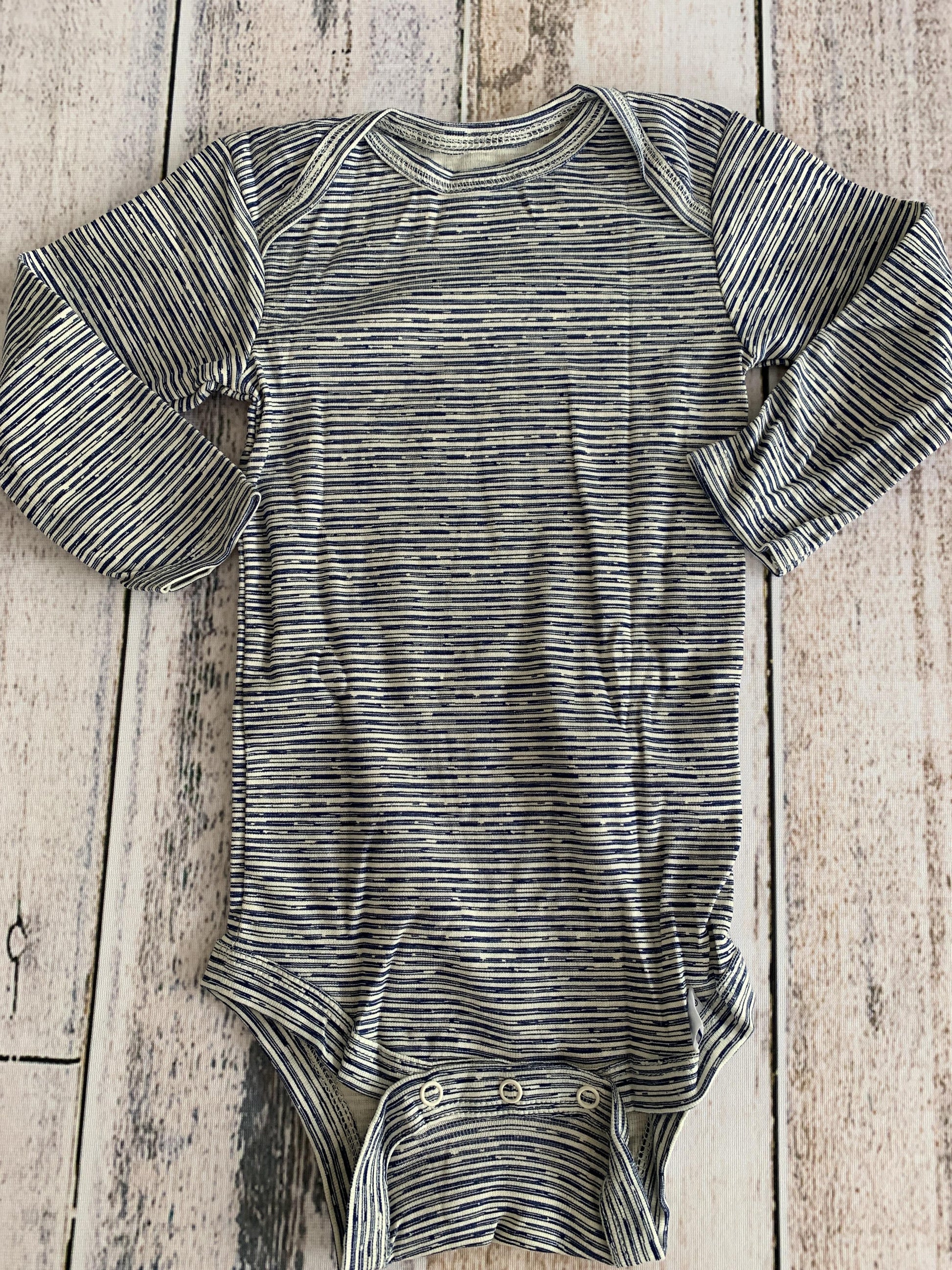 Gerber organic Boys Navy Blue | White | Stripe Onesie Size: 6-9 months Navy Blue | White | Stripe