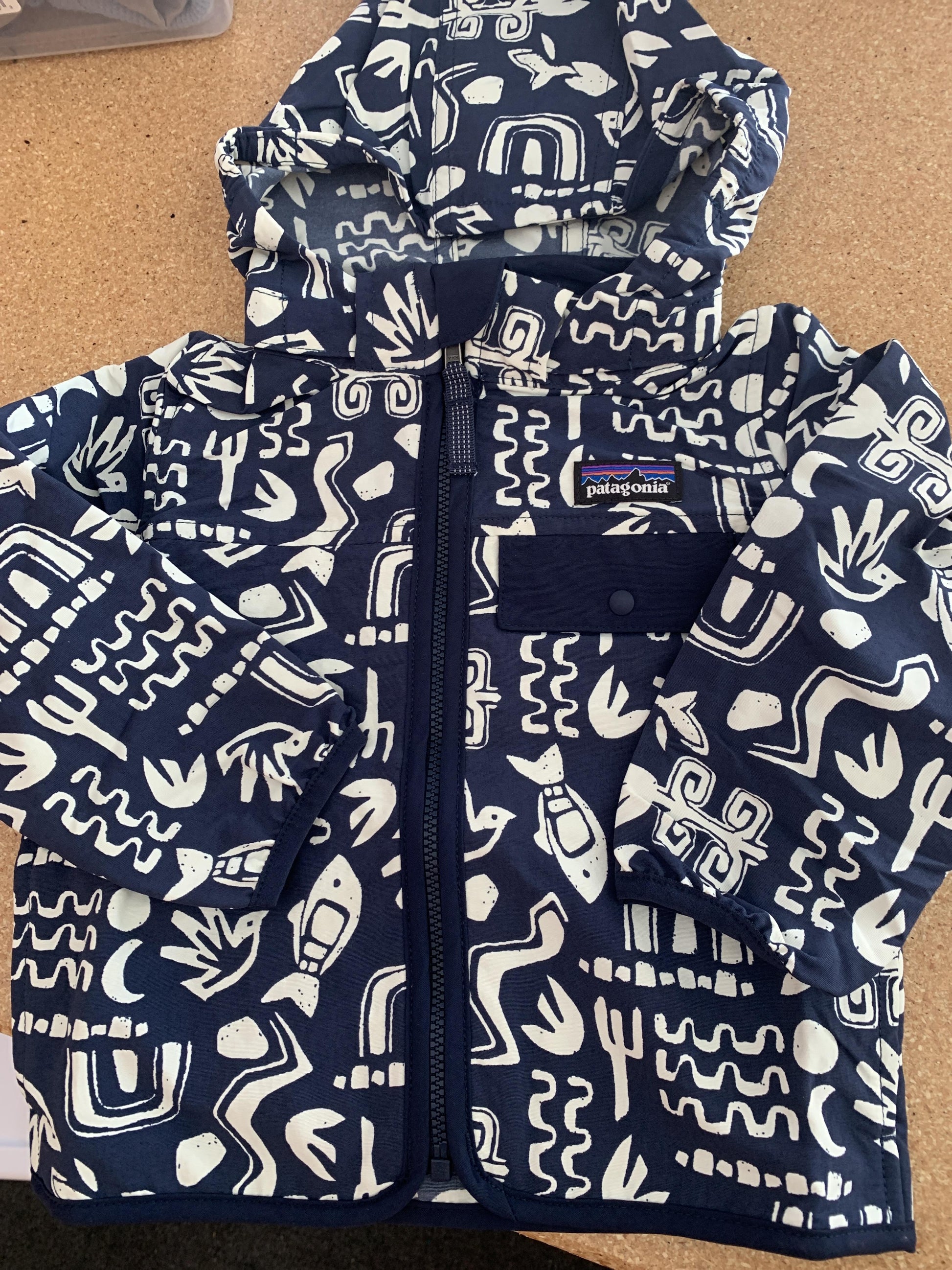 Patagonia Boys Navy Blue | White Jacket Size: 12-18 months Navy Blue | White