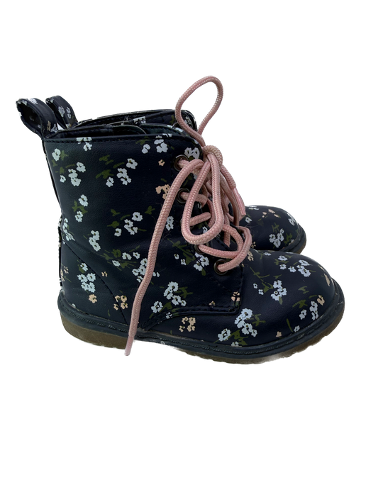 Old Navy Girls Navy flower Boots Size: Little Kid 6 Navy flower