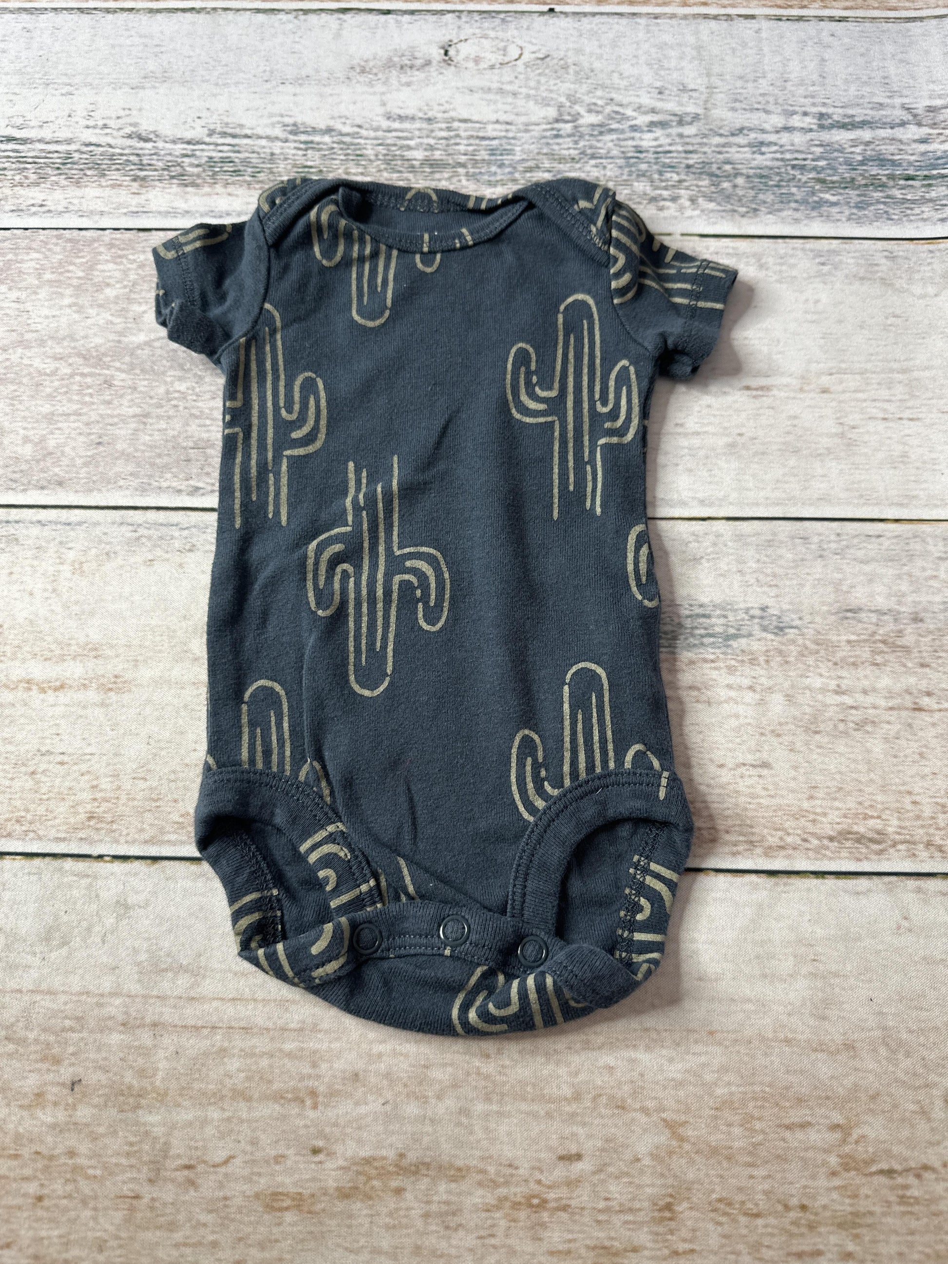 Unisex Onesie Size: Newborn