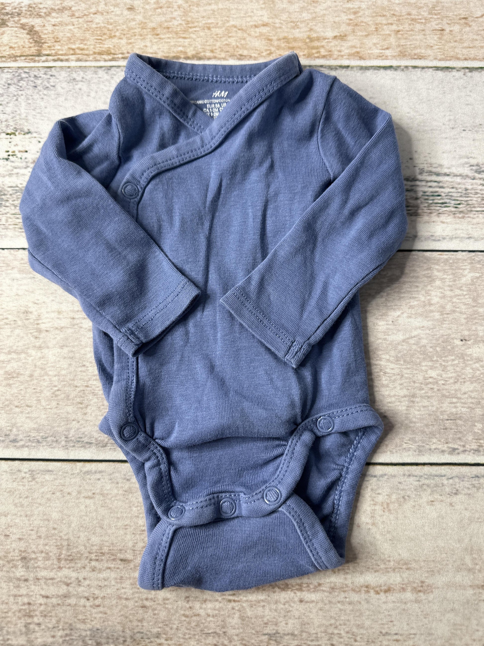 Unisex Onesie Size: Newborn