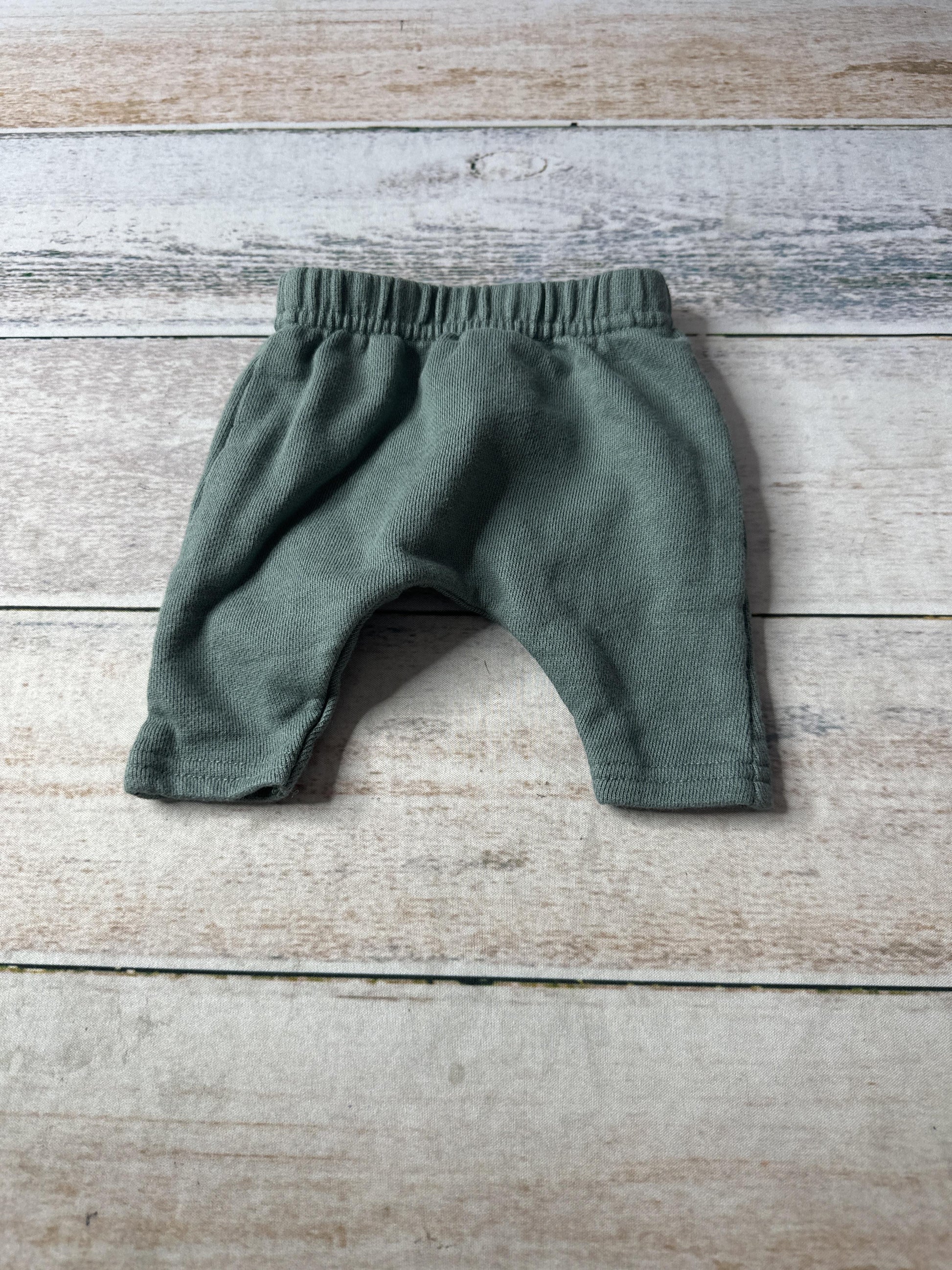 Little Planet Unisex Pants Size: Newborn