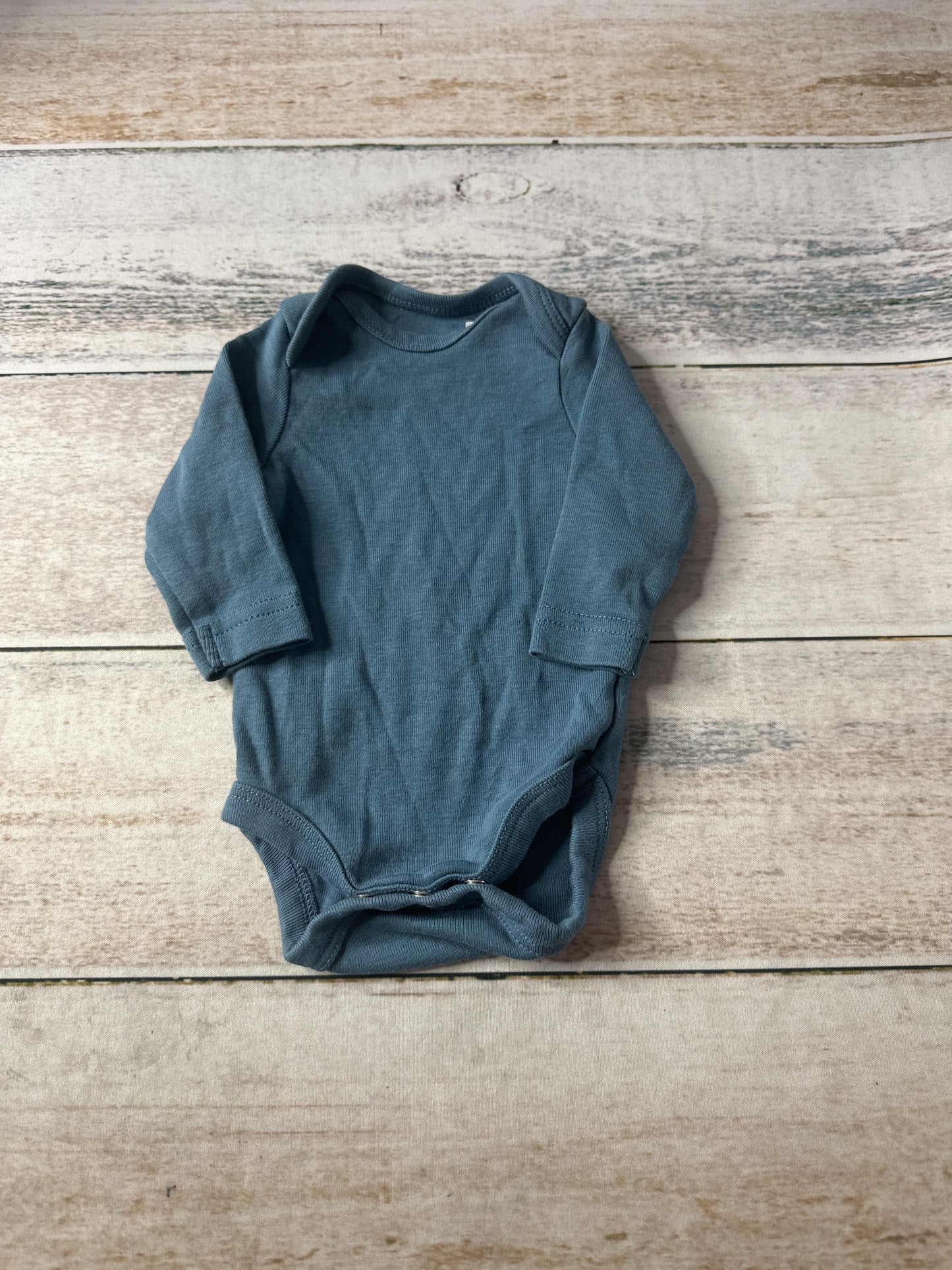 Primary Unisex Onesie Size: Newborn