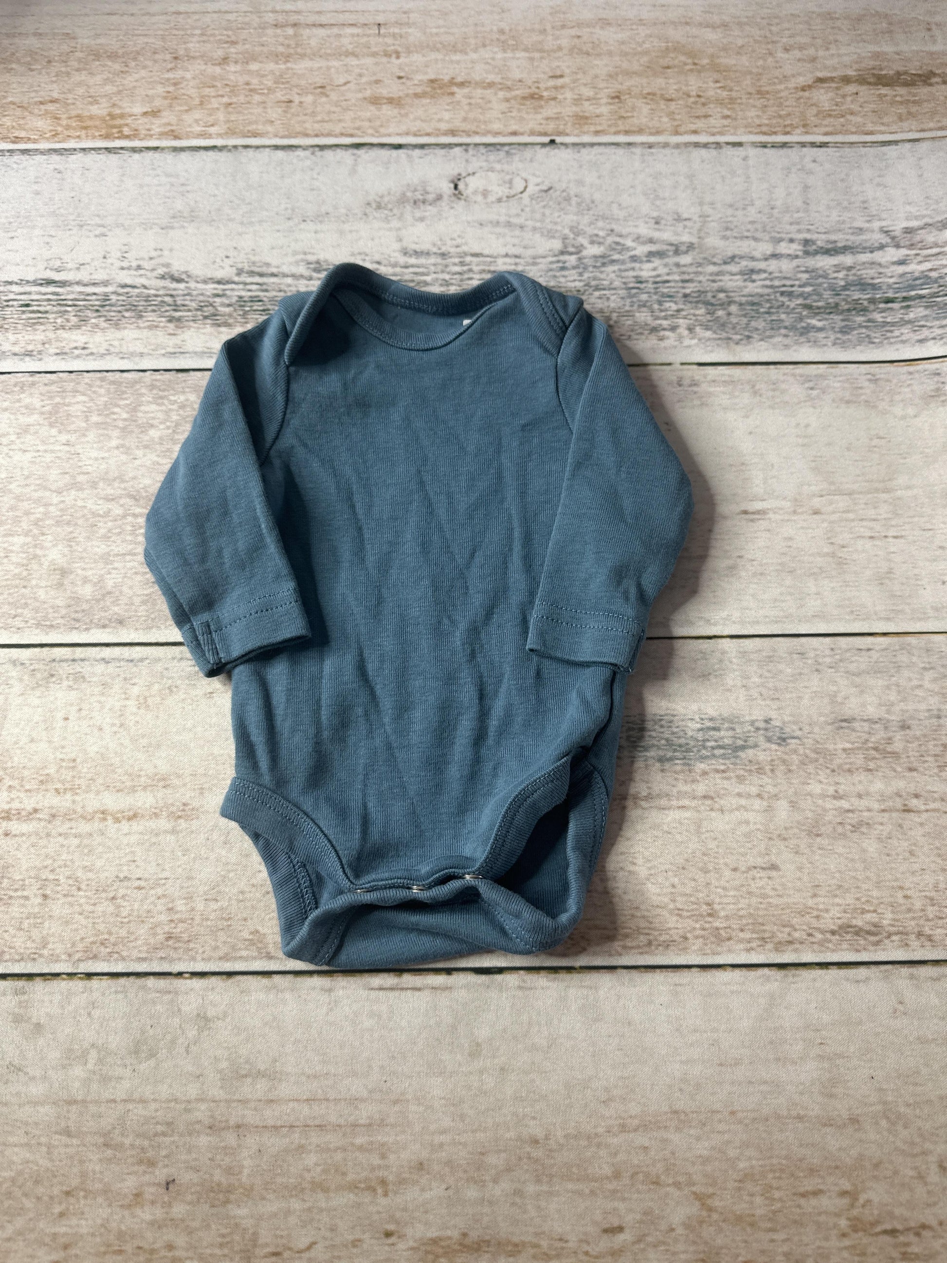 Primary Unisex Onesie Size: Newborn