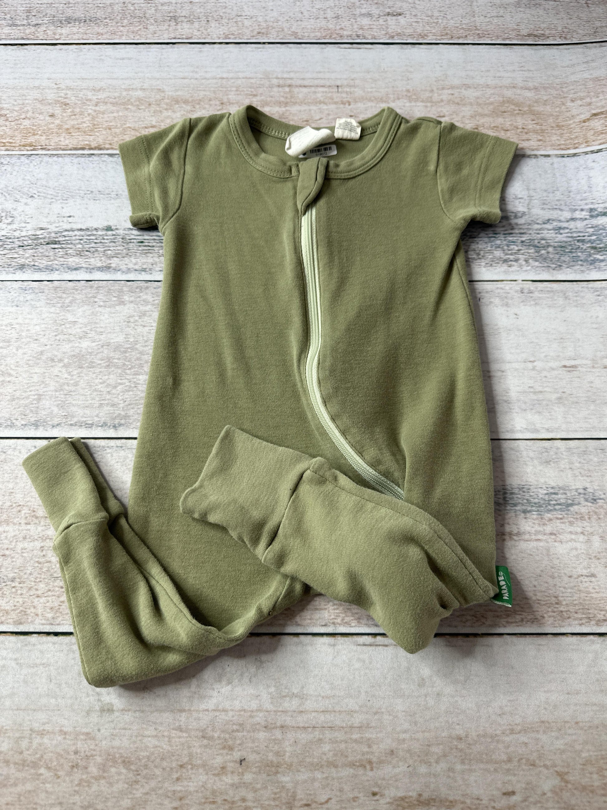 Parade Unisex Olive Romper Size: 6-12 months Olive