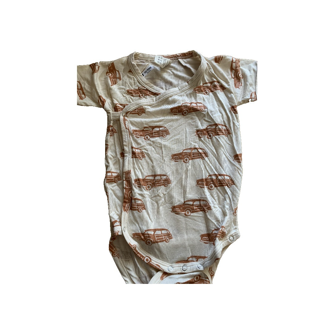 Kate Quinn Boys orange | Tan | Trucks Onesie Size: 12-18 months orange | Tan | Trucks