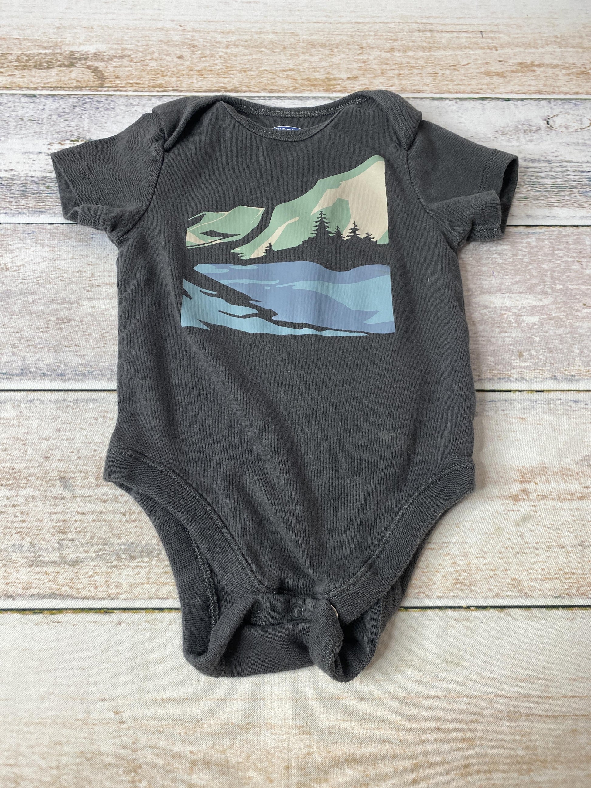 Old Navy Boys Pattern | Black Onesie Size: 12-18 months Pattern | Black