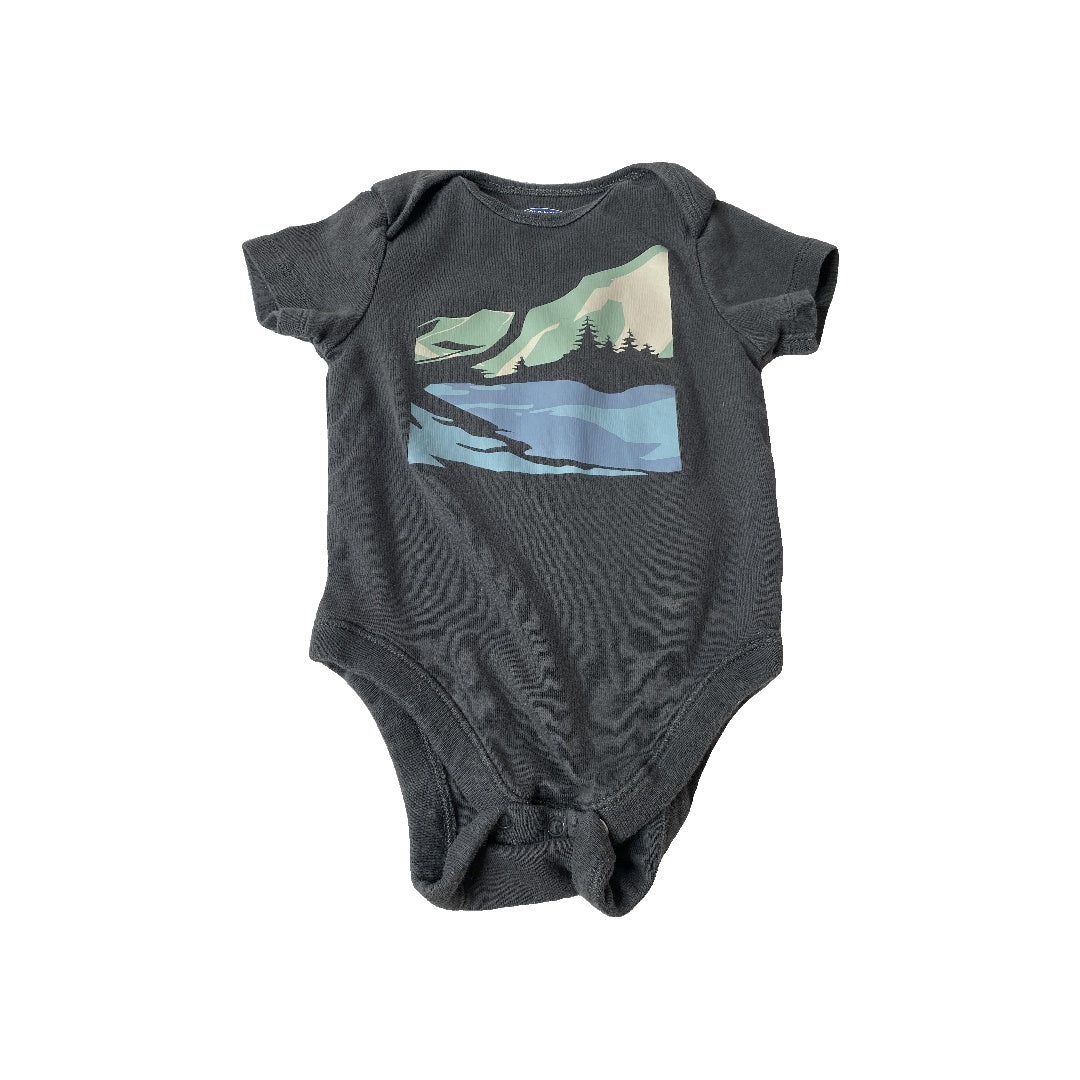 Old Navy Boys Pattern | Black Onesie Size: 12-18 months Pattern | Black