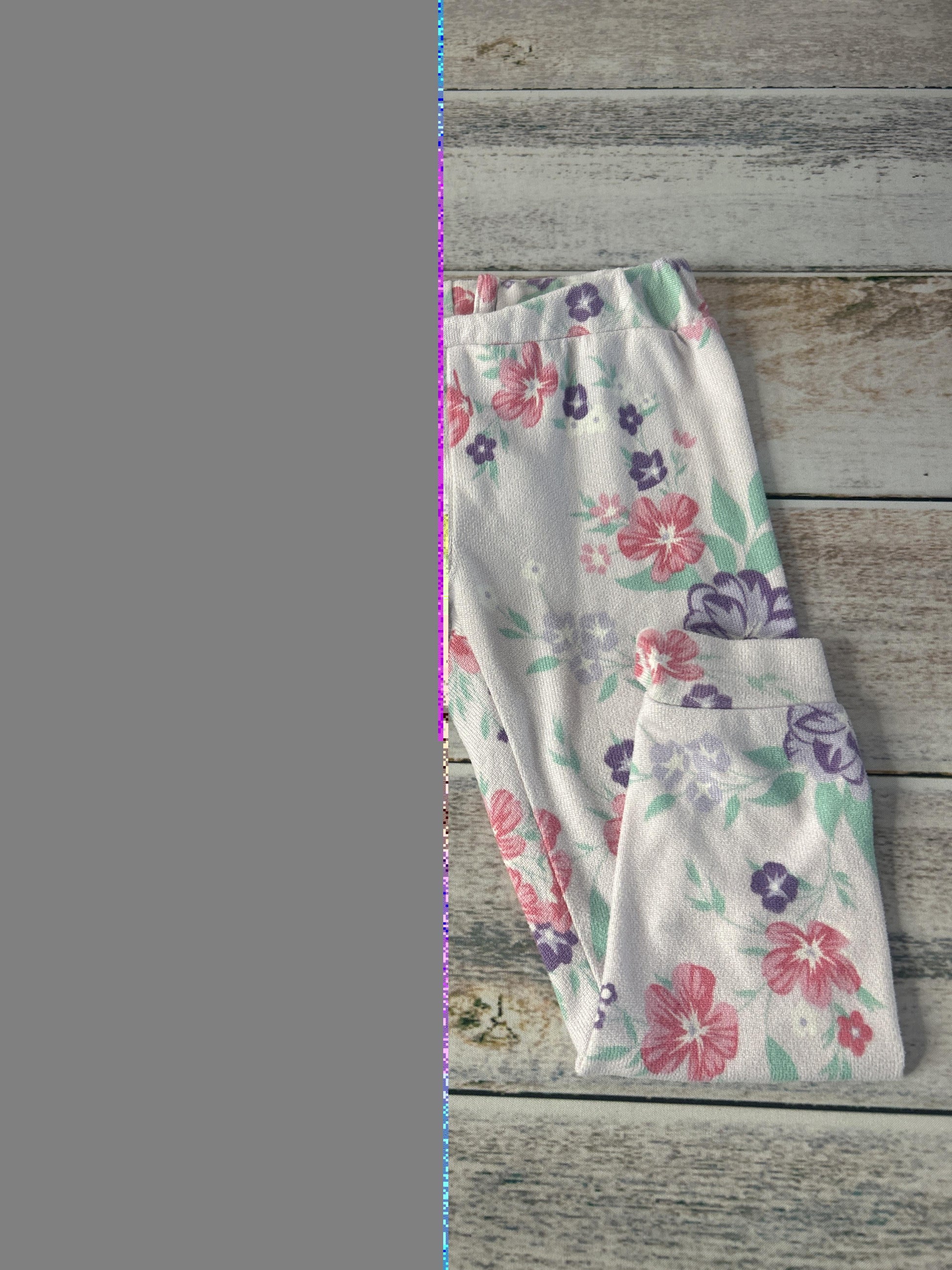 Girls Pink floral Pajamas Size: 4T Pink floral