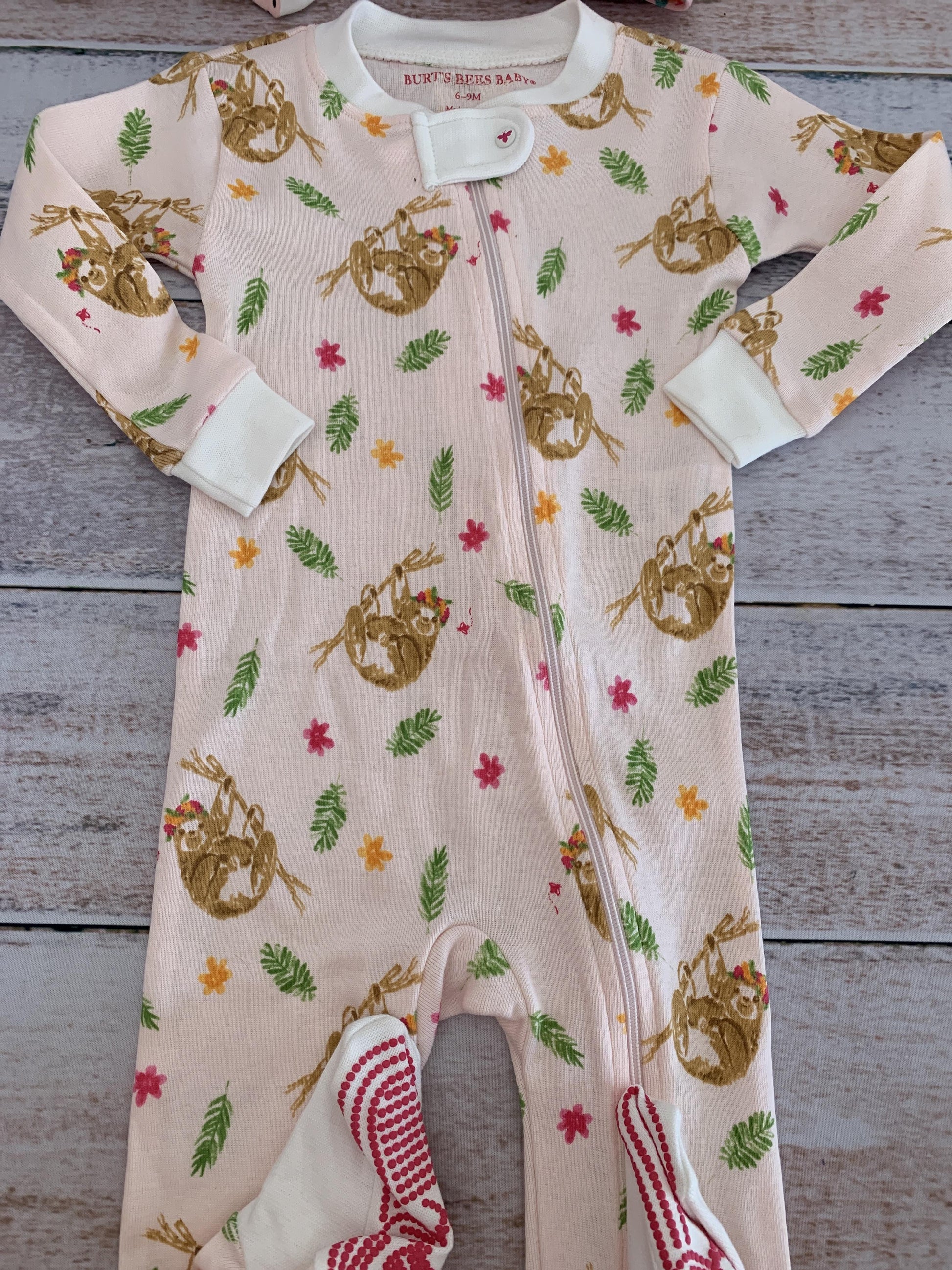 Burt's Bees Girls pink | Flowers | animals Pajamas Size: 6-9 months pink | Flowers | animals