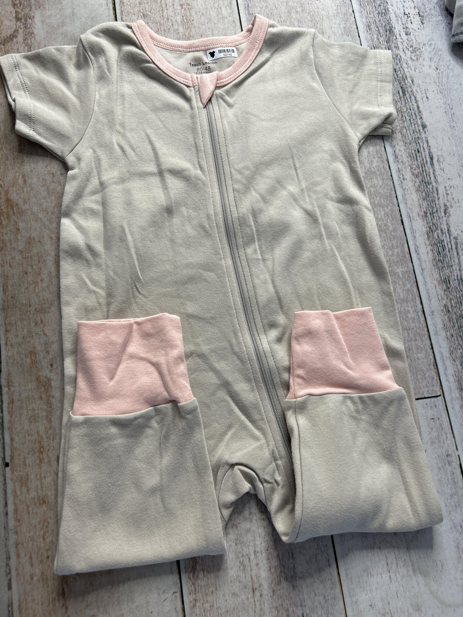 Teach Leanbh Girls pink | Grey Romper Size: 12-18 months pink | Grey