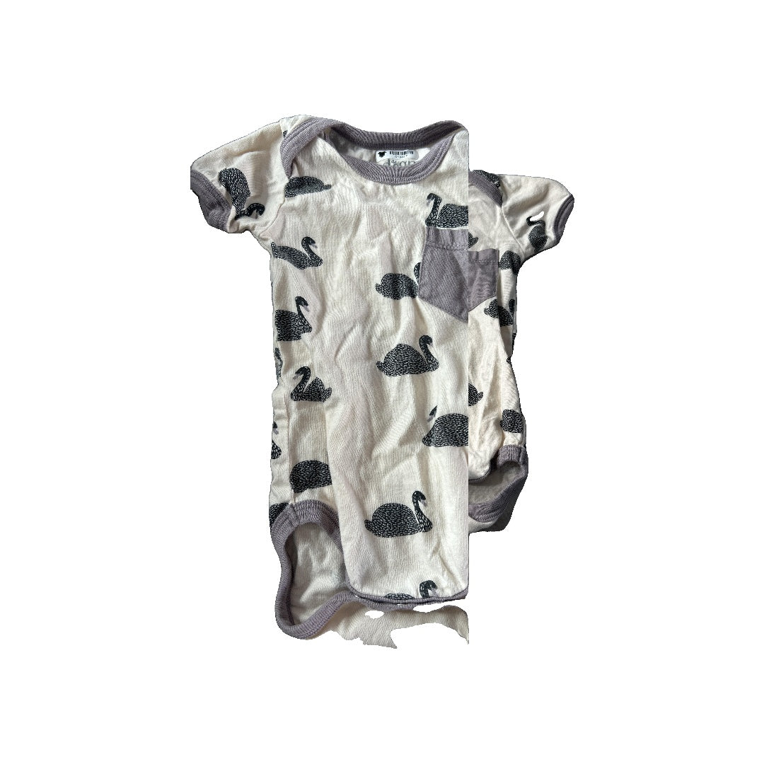 Cat & Dogma Girls pink | Mauve | ducks Onesie Size: 3-6 months pink | Mauve | ducks