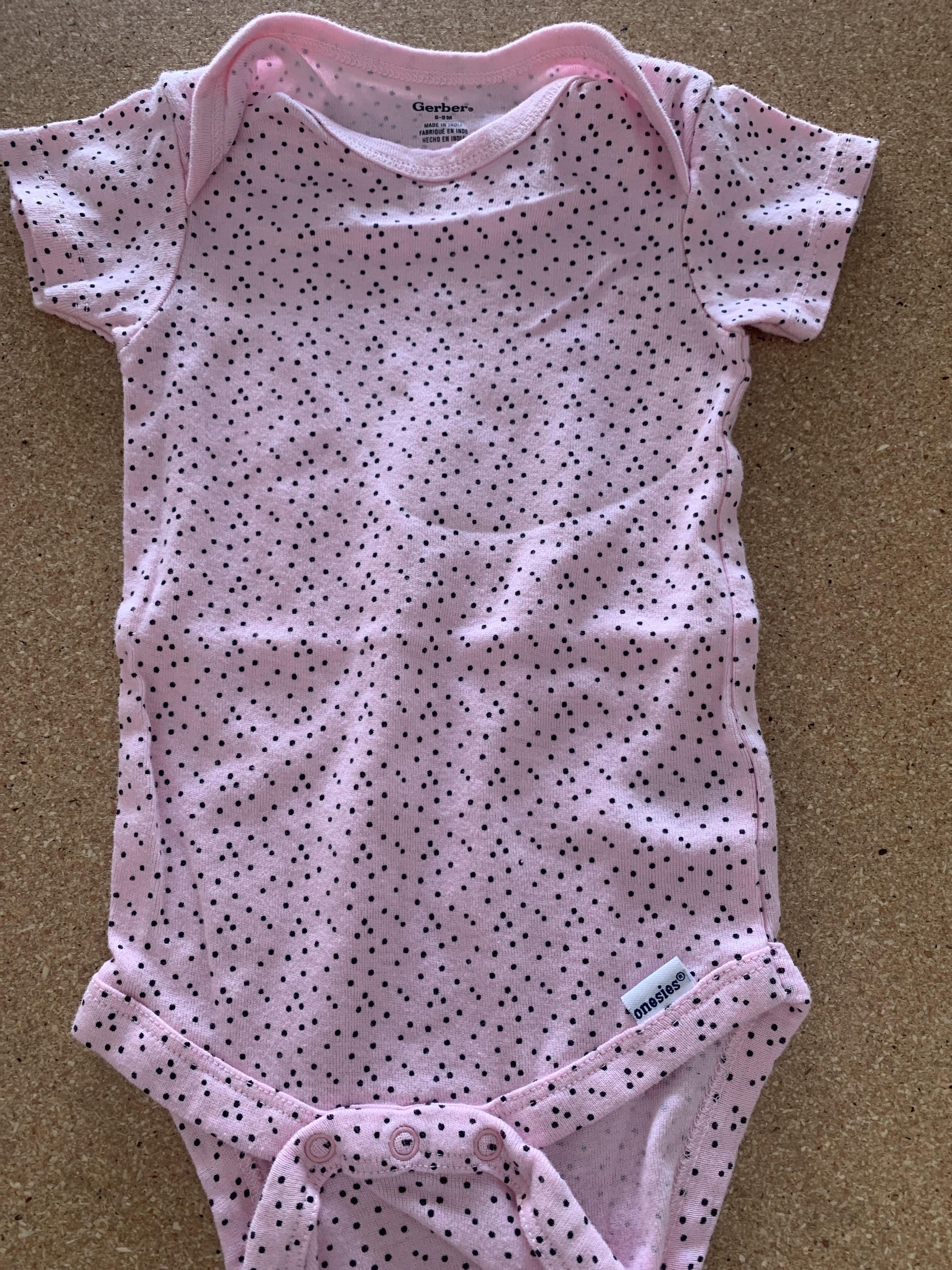 Gerber Childrenswear Girls pink | polka dot | Black Onesie Size: 6-9 months pink | polka dot | Black