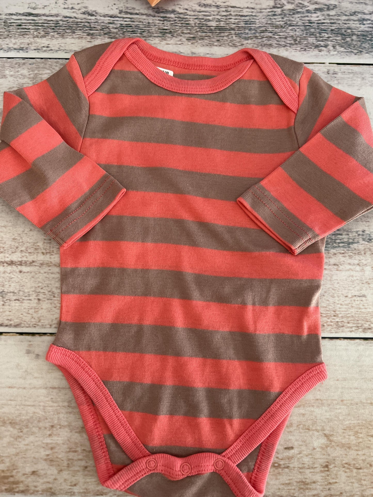 Leveret Girls pink | Tan | Stripe Onesie Size: 3-6 months pink | Tan | Stripe