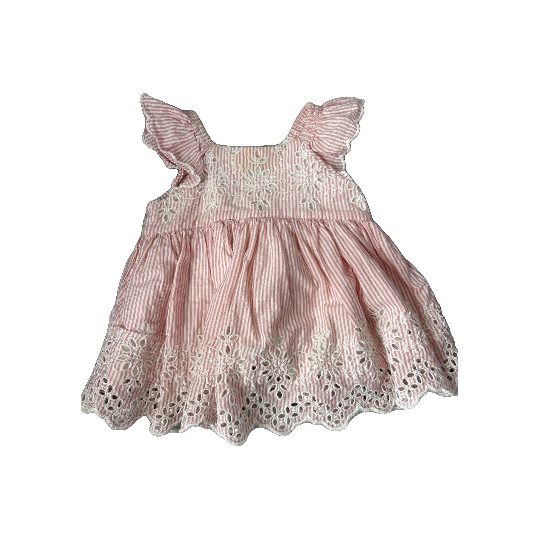 Girls pink Dress Size: 0-3 months pink