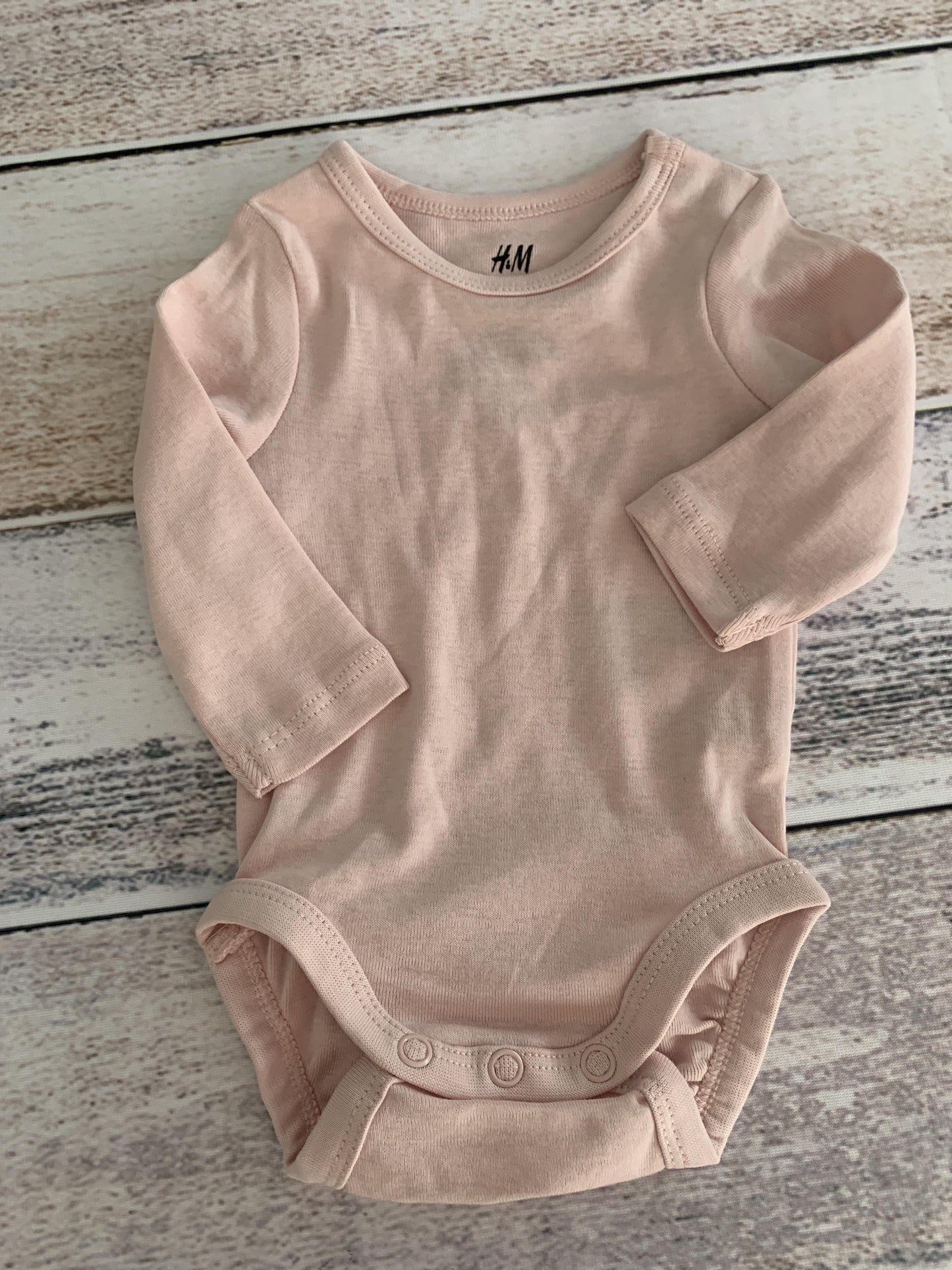 H&M Girls pink Onesie Size: Newborn pink