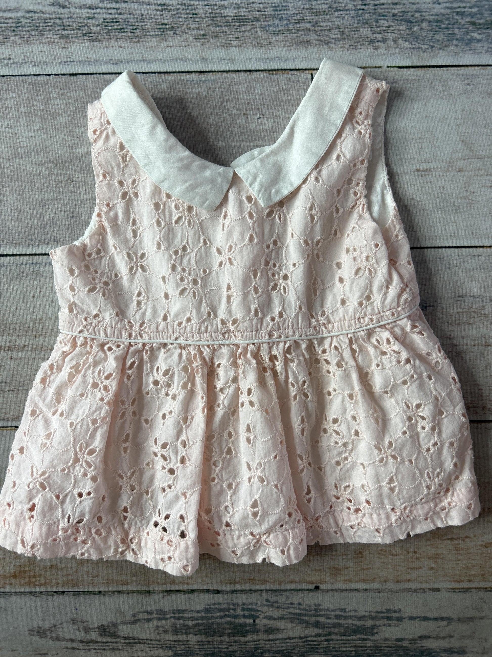 Girls pink Dress Size: 12-18 months pink