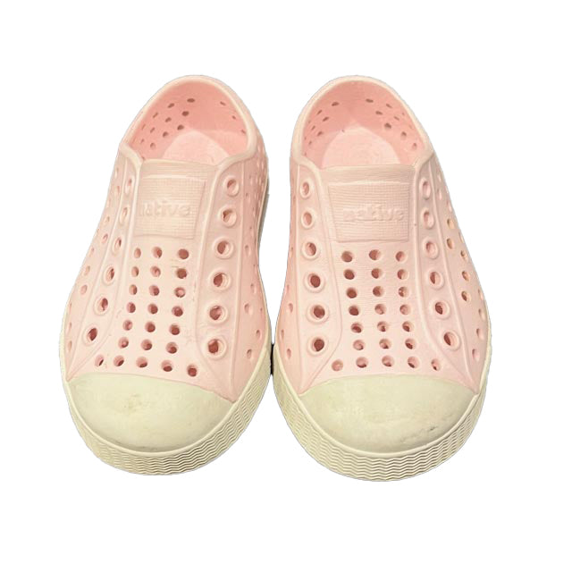 Native Girls Pink Shoes Size: 6 Toddler