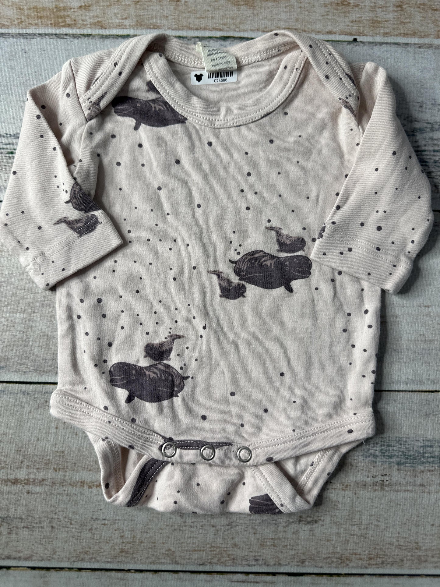 Kate Quinn Girls pink Onesie Size: 0-3 months pink