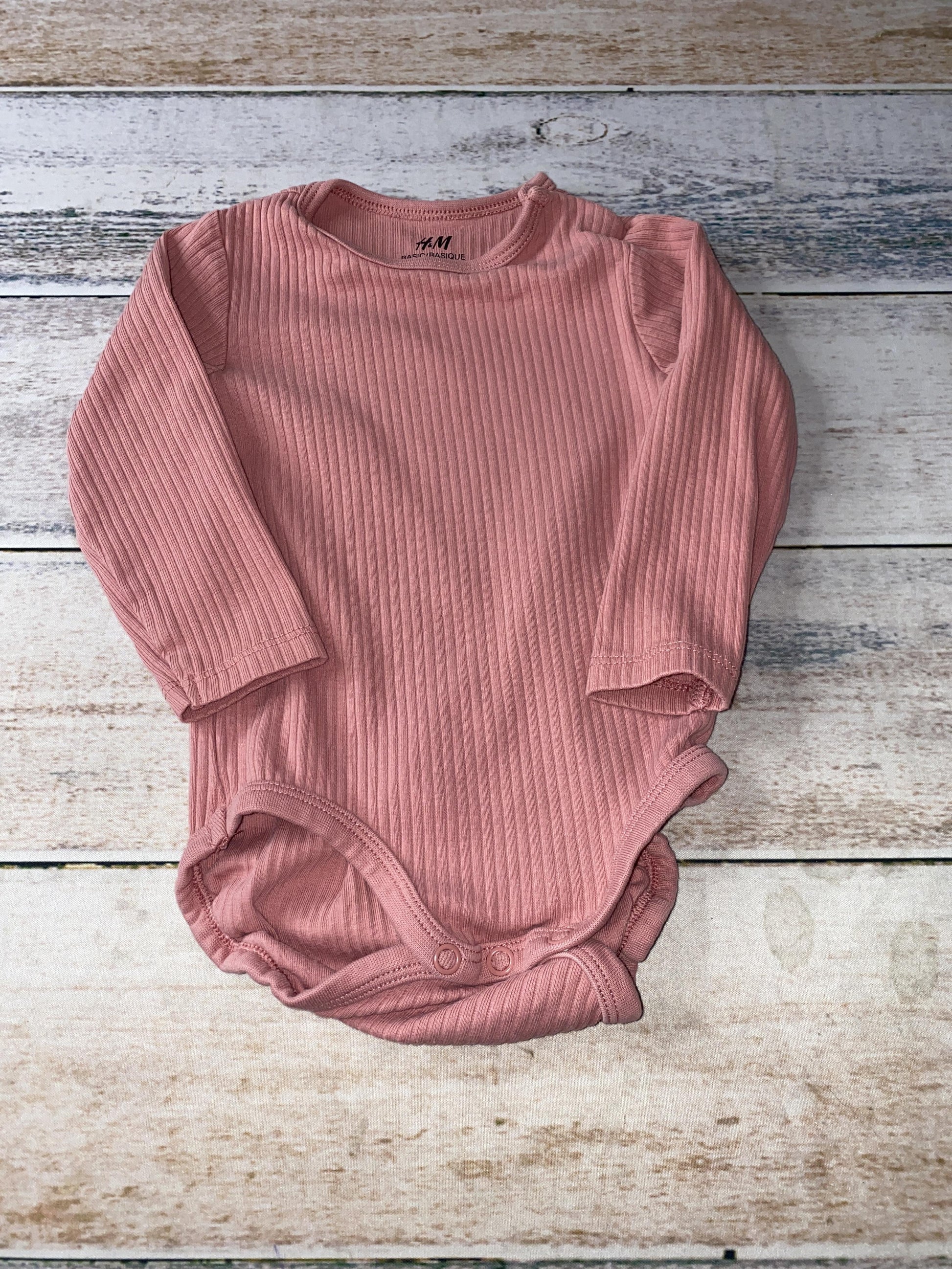 H&M Girls pink Onesie Size: 9 months pink