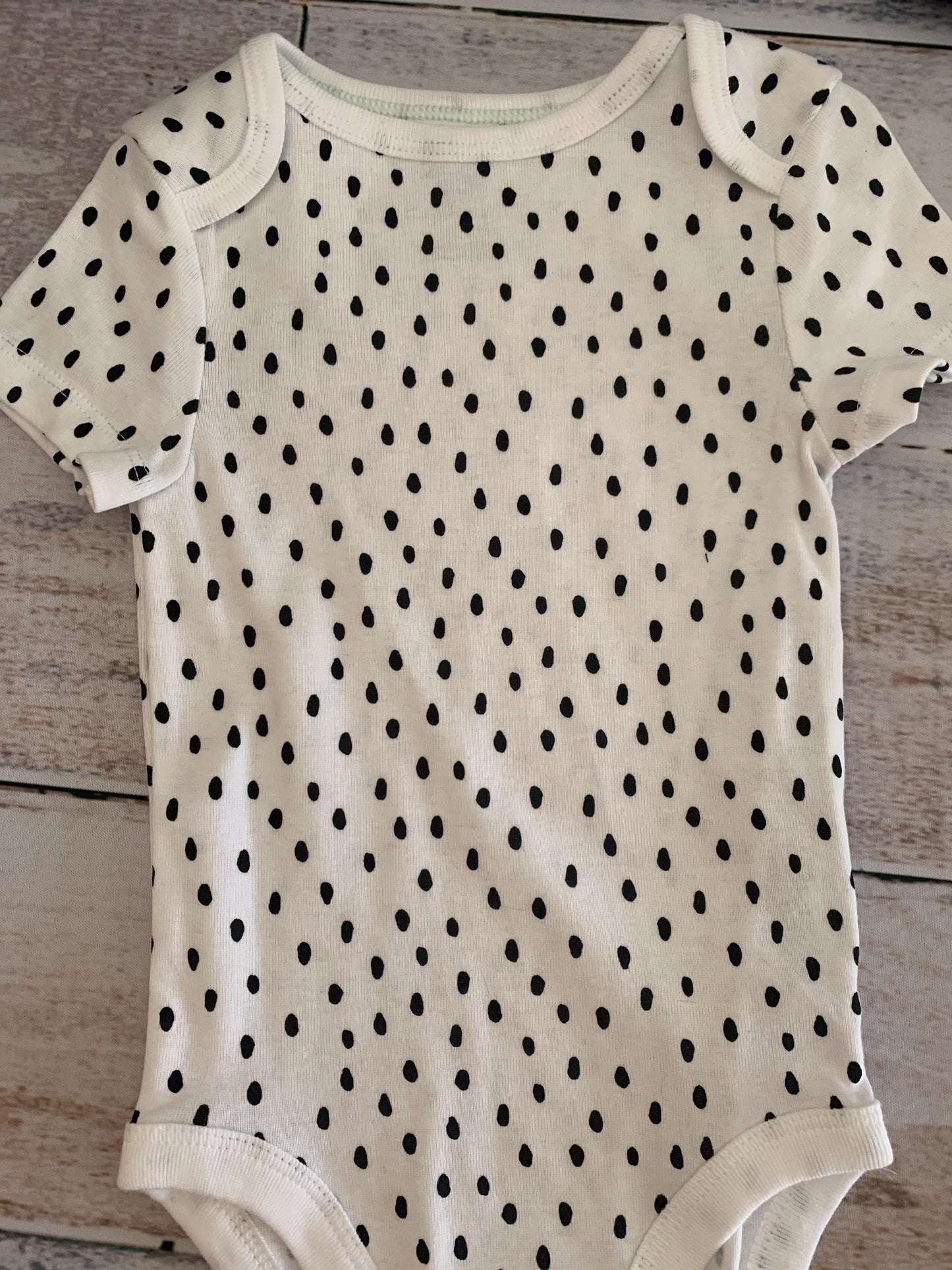 Cloud Island Boys polka dot | White | Black Onesie Size: 6-9 months polka dot | White | Black