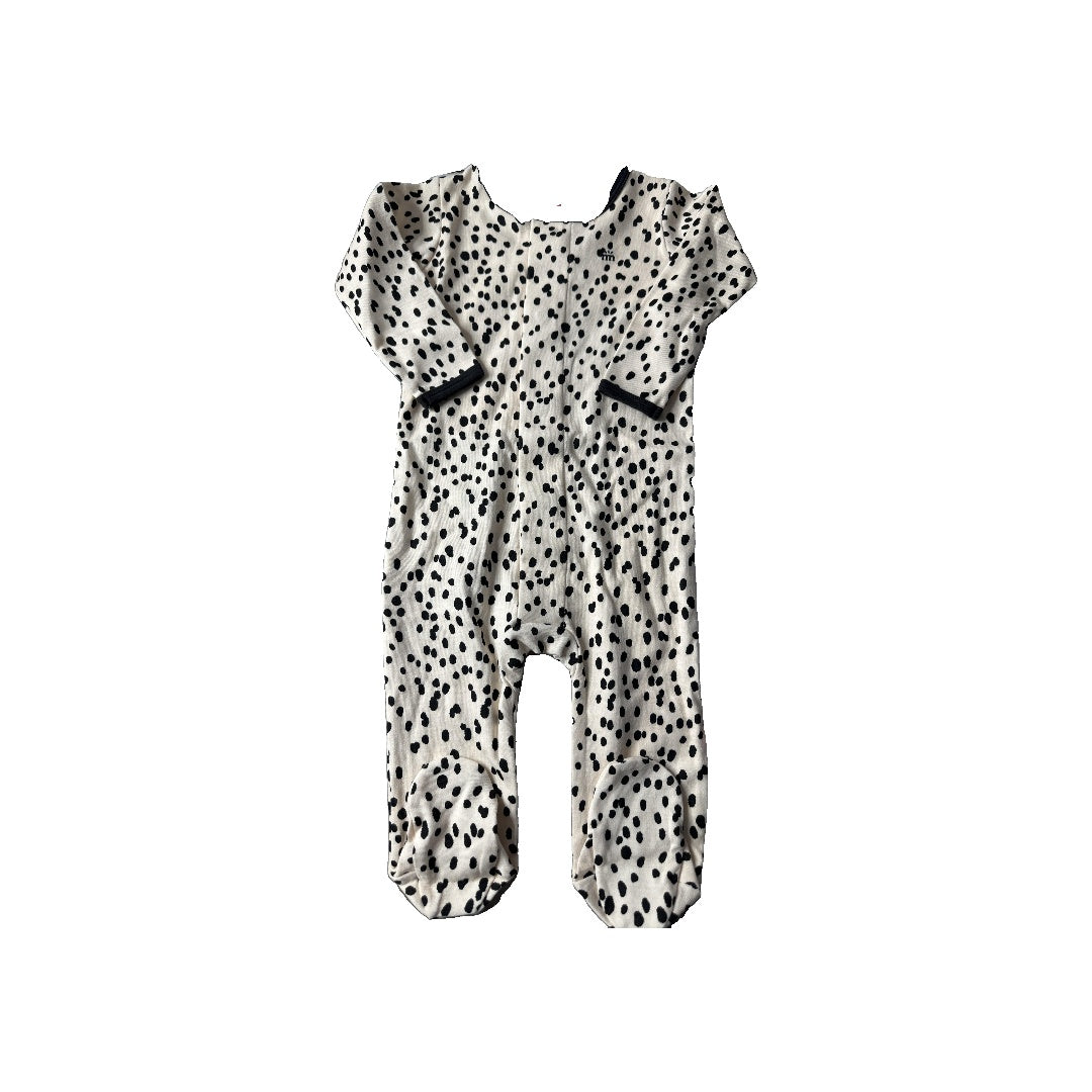 Magnetic Me Unisex polka dot | White Pajamas Size: 6-9 months polka dot | White