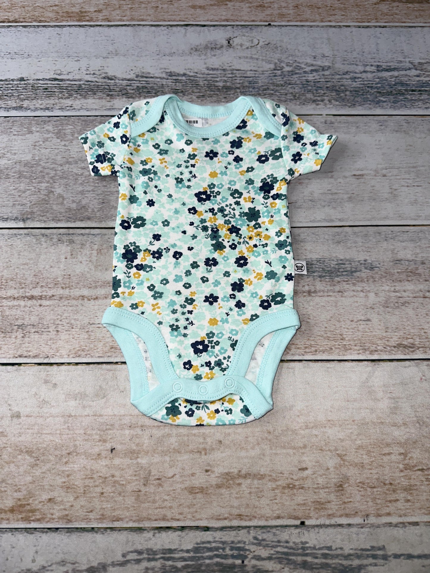 Honest co Girls Onesie Size: Preemie