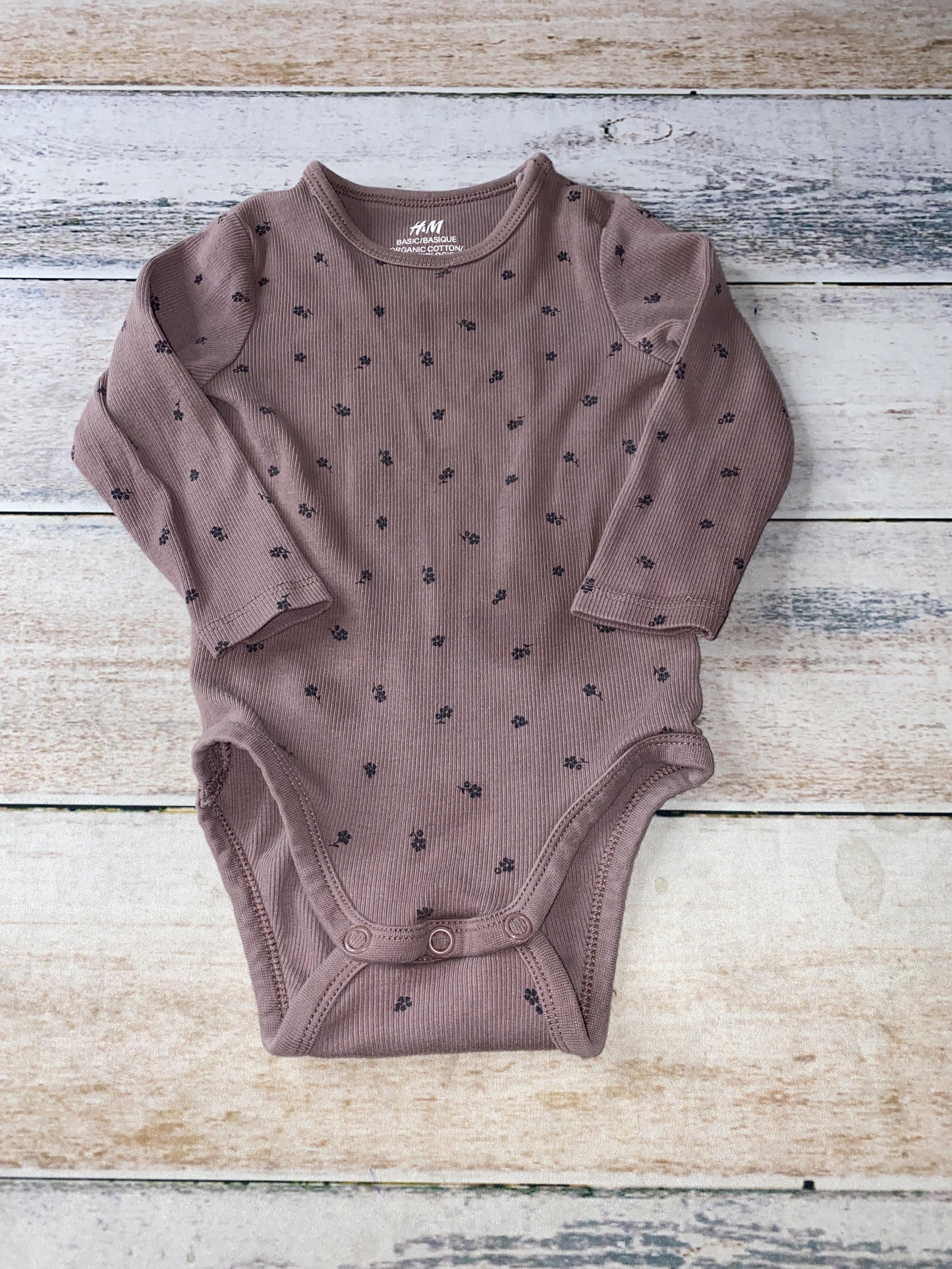 H&M Girls purple | Black | Flowers Onesie Size: 9 months purple | Black | Flowers