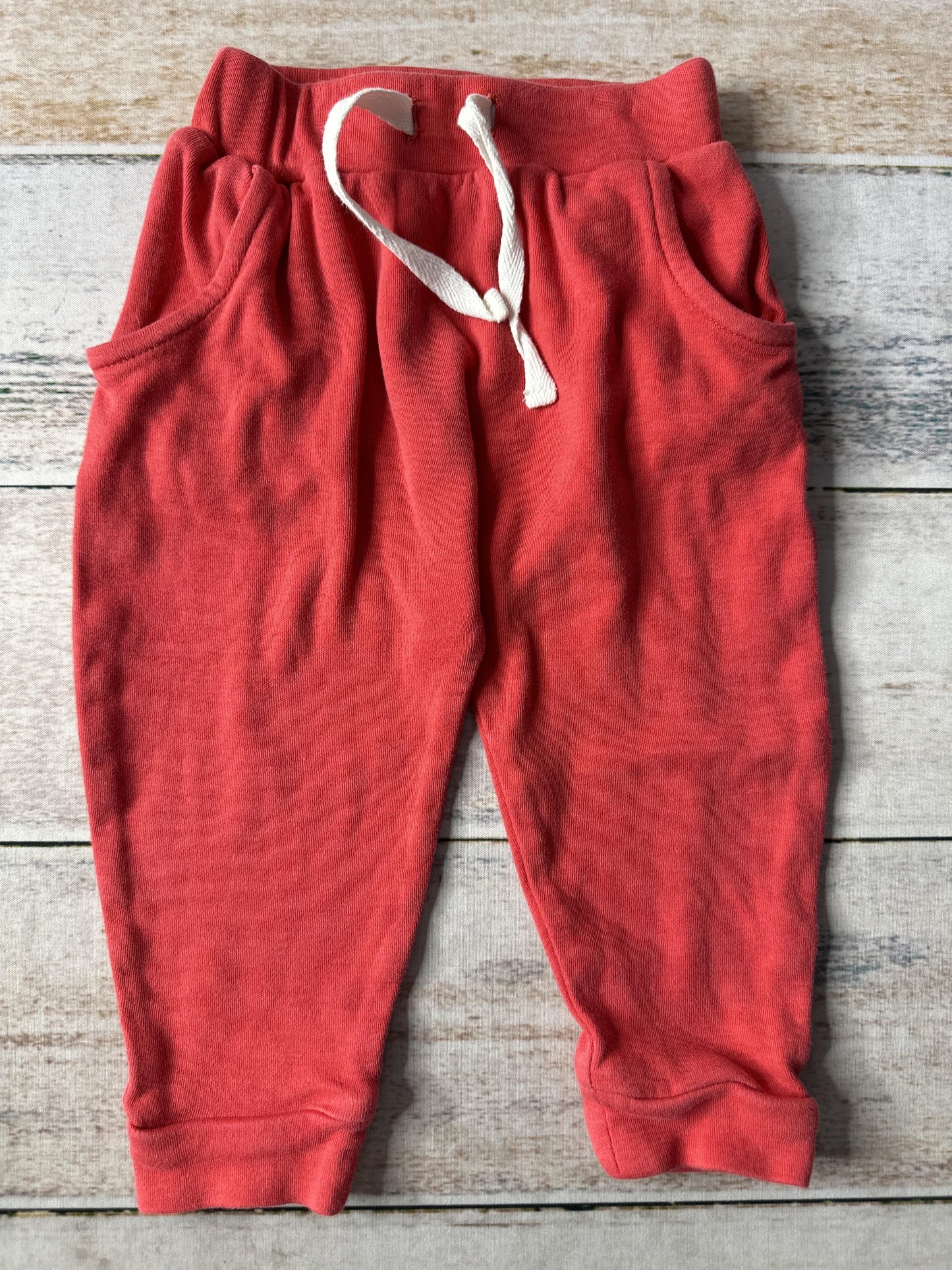 Finn + Emma Unisex Red Pants Size: 6-9 months Red