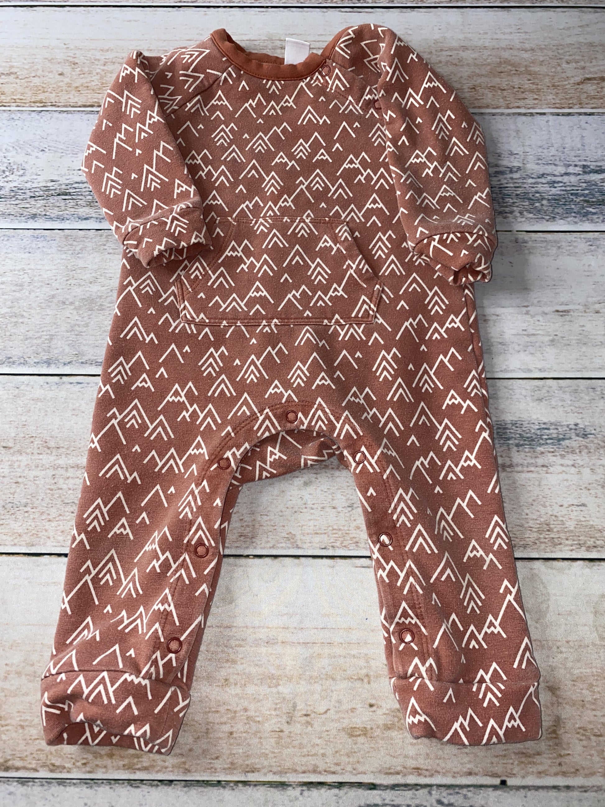 Nordstrom Unisex Rust Long Sleeve Outfit Size: 6-9 months Rust