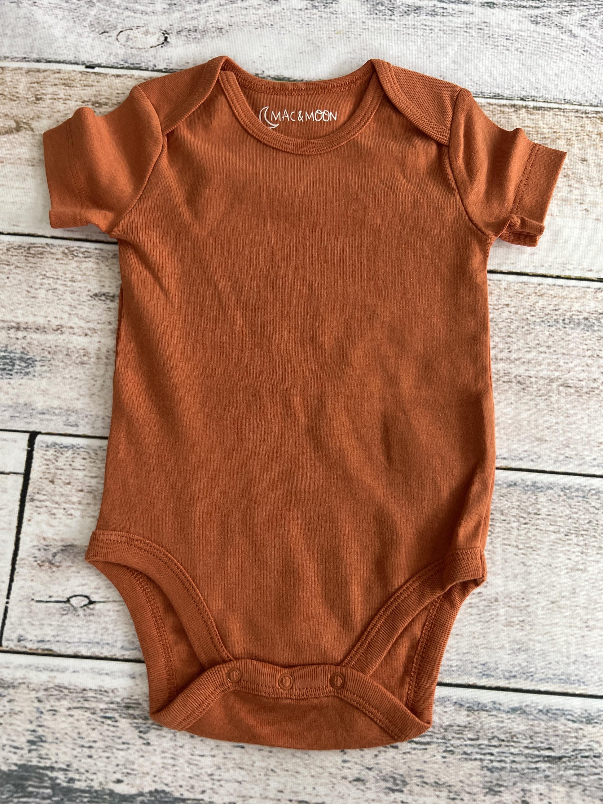 Mac and Moon Unisex Rust Onesie Size: 12 months Rust