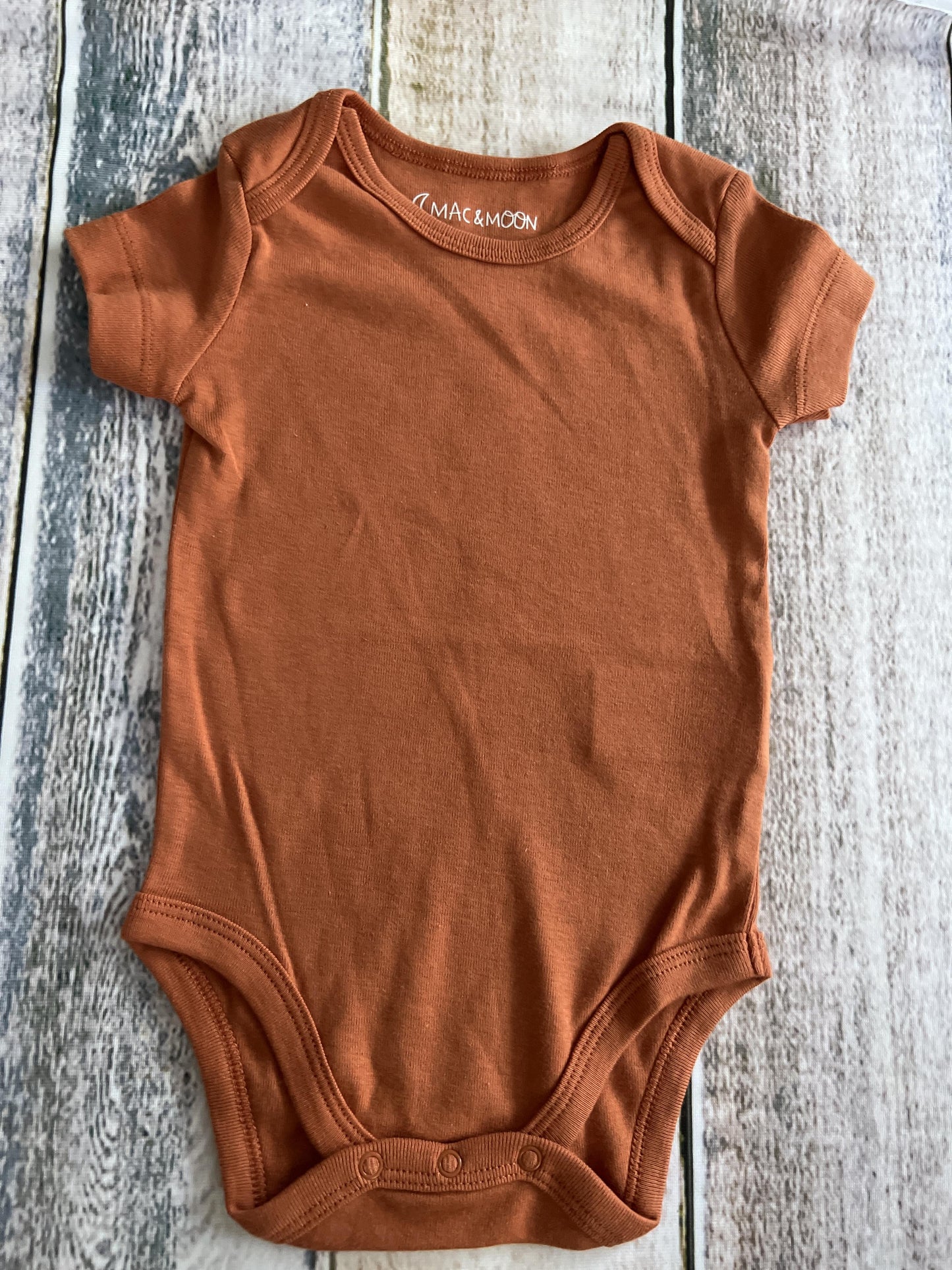 Mac and Moon Unisex Rust Onesie Size: 9 months Rust