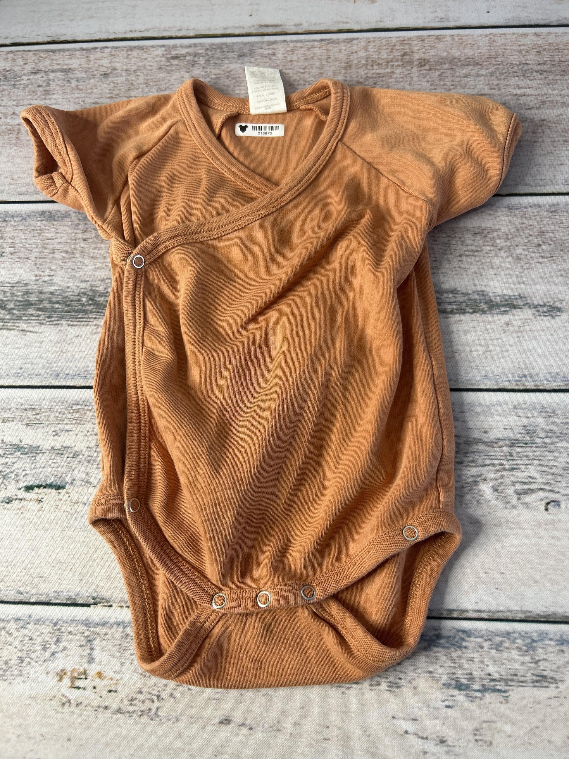 Kate Quinn Unisex Rust Onesie Size: 3-6 months Rust