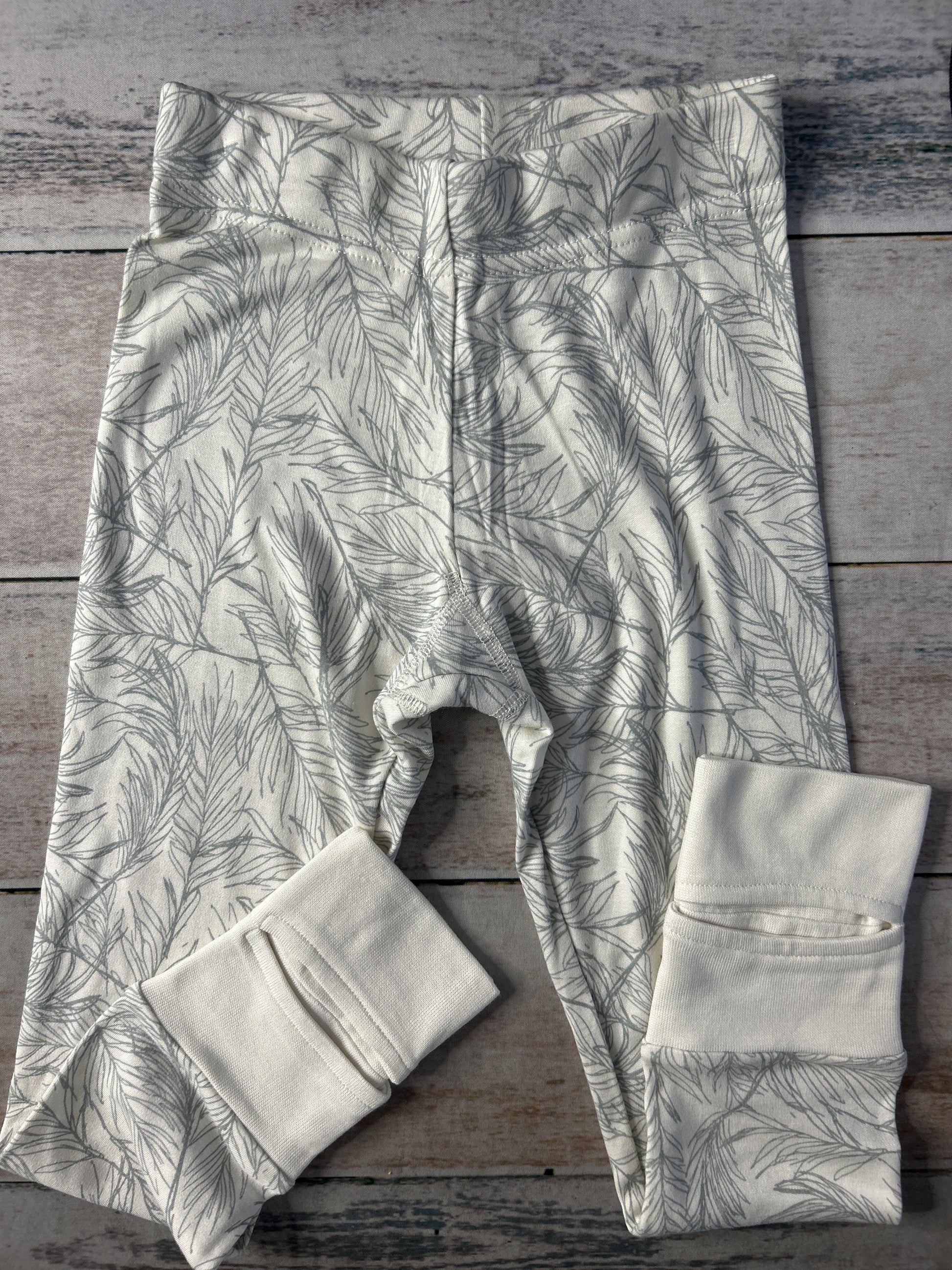 Unisex Sage | Beige Pants Size: 4T Sage | Beige