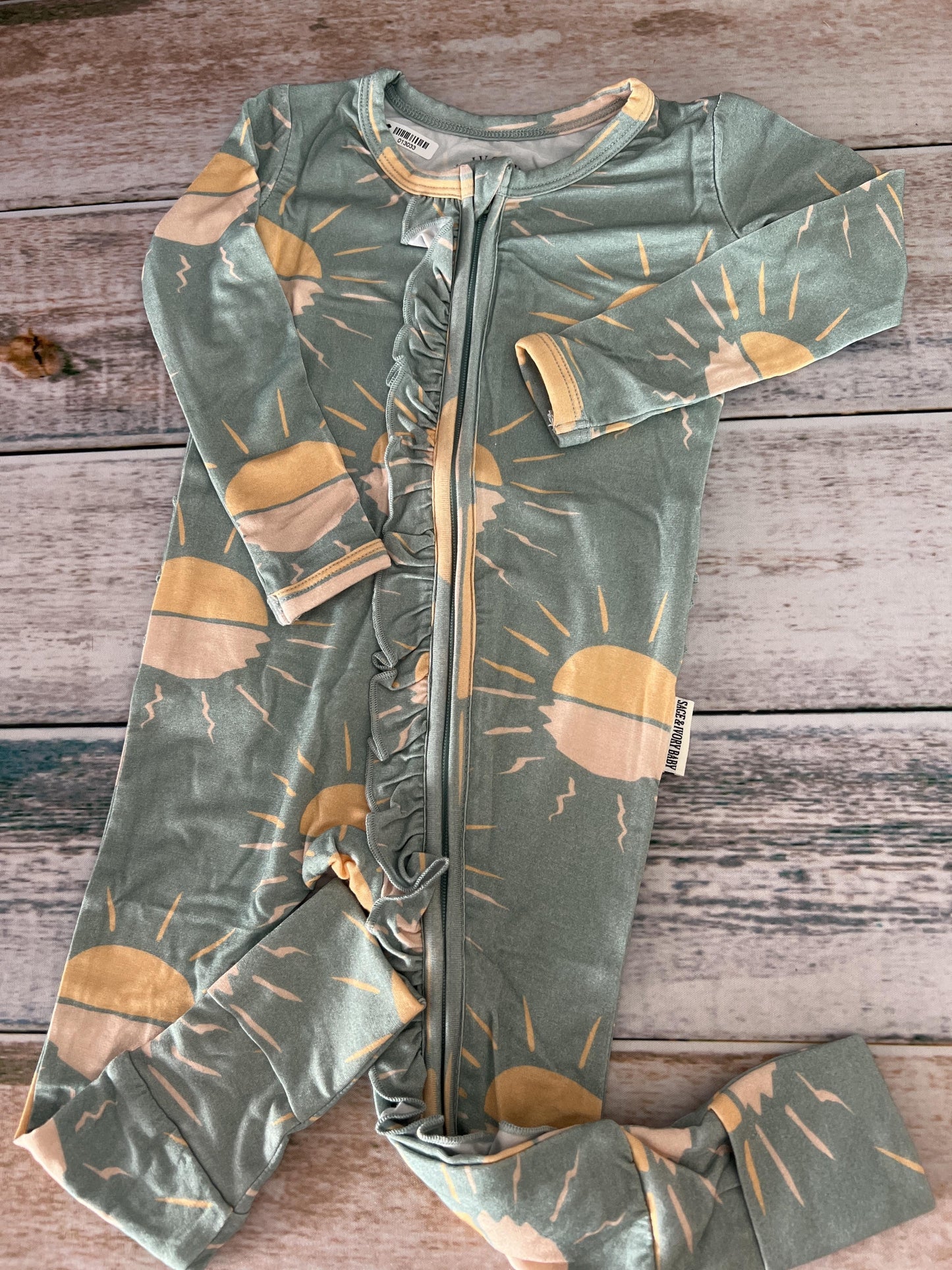 Sage and Ivory Unisex Sage | Sun Long Sleeve Outfit Size: 6-12 months Sage | Sun