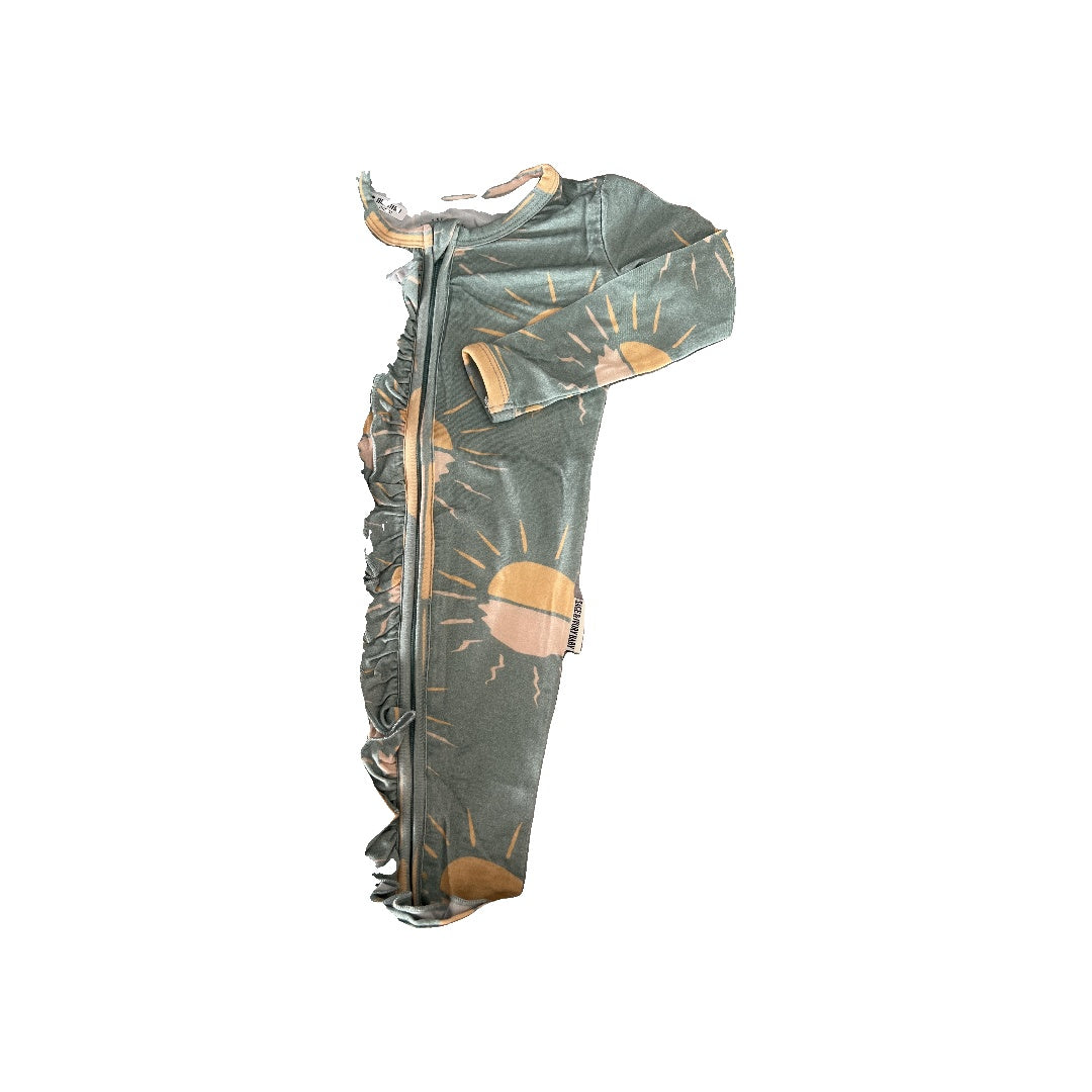 Sage and Ivory Unisex Sage | Sun Long Sleeve Outfit Size: 6-12 months Sage | Sun