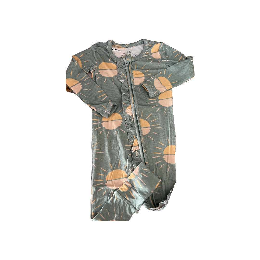 Sage and Ivory Unisex Sage | Sun Long Sleeve Outfit Size: 12-18 months Sage | Sun