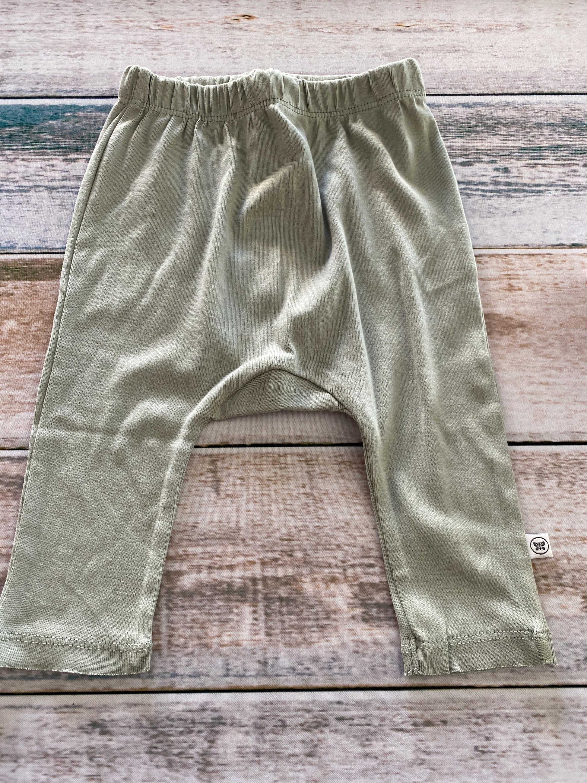 Honest co Unisex Sage Pants Size: 3-6 months Sage