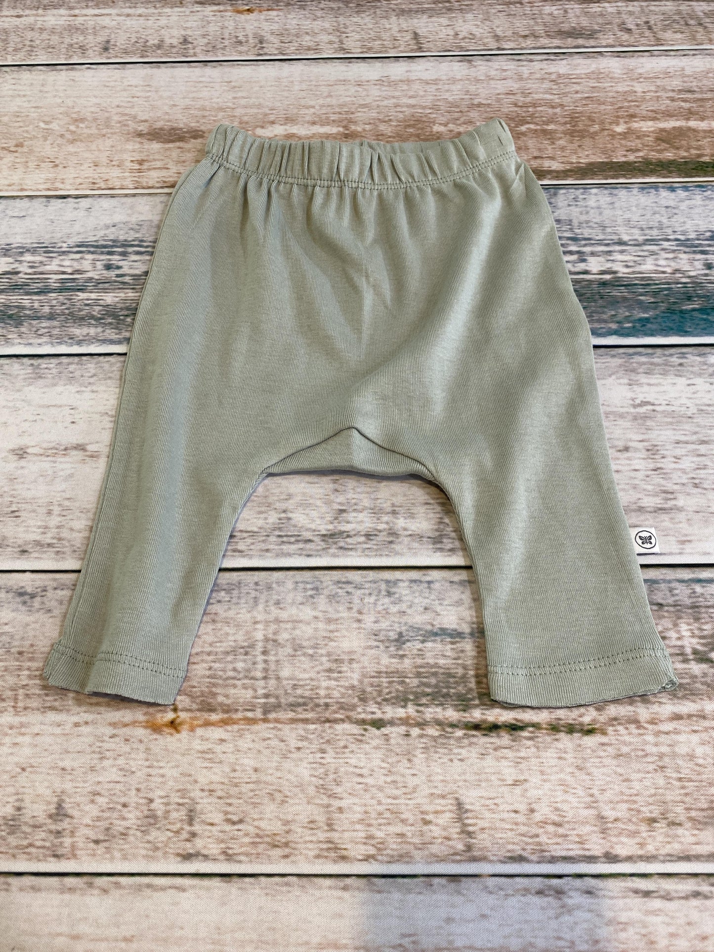 Honest co Unisex Sage Pants Size: 0-3 months Sage