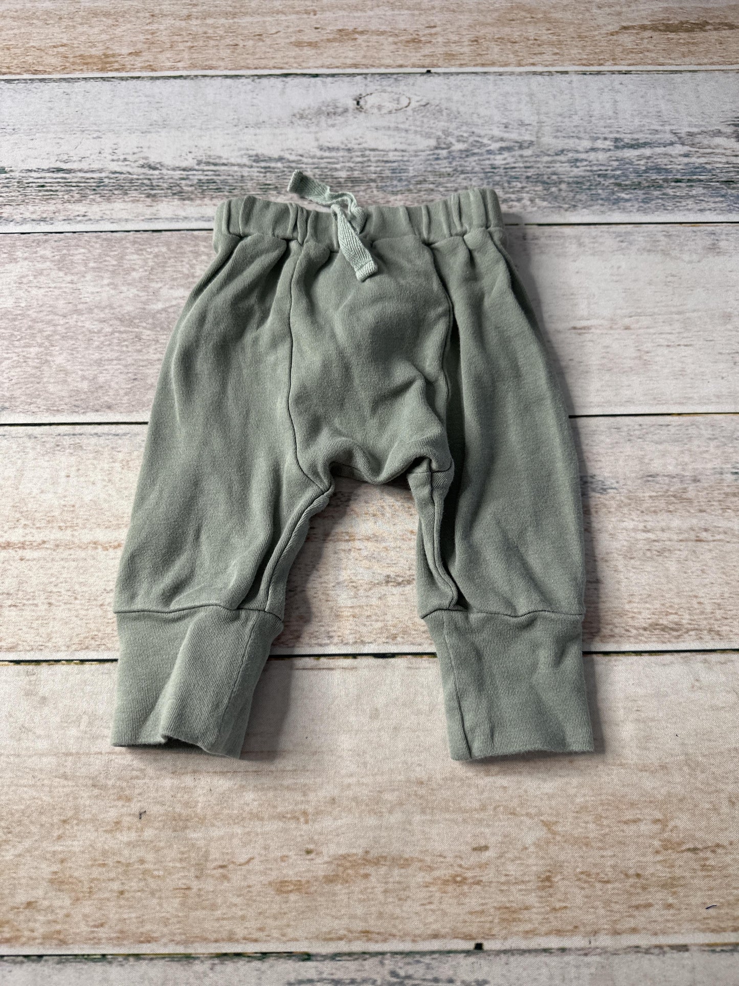 Kate Quinn Unisex Sage Pants Size: 6-Mar Sage