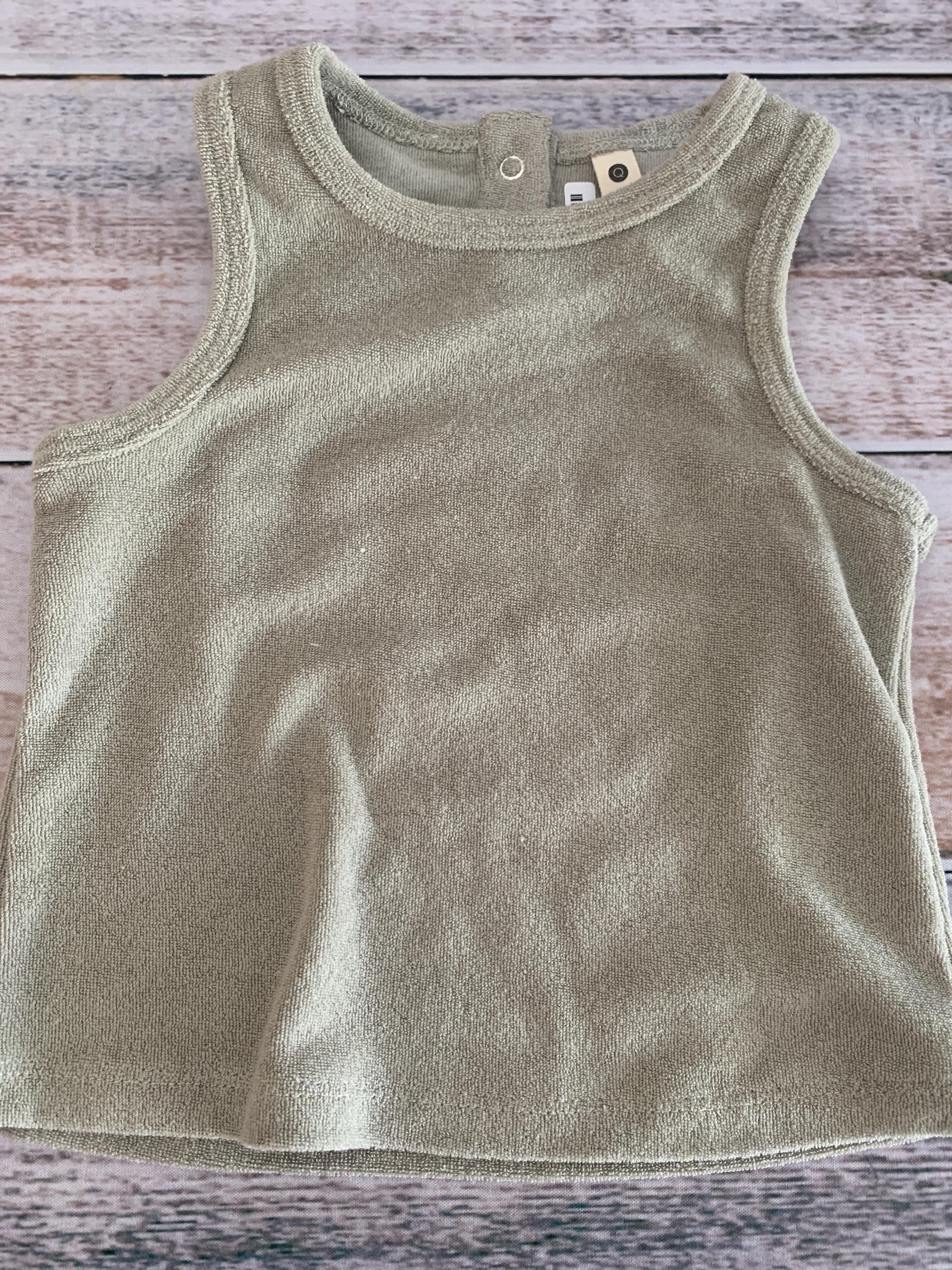 Q by Quincy Mae Unisex Sage Tank Top Size: 6-12 months Sage